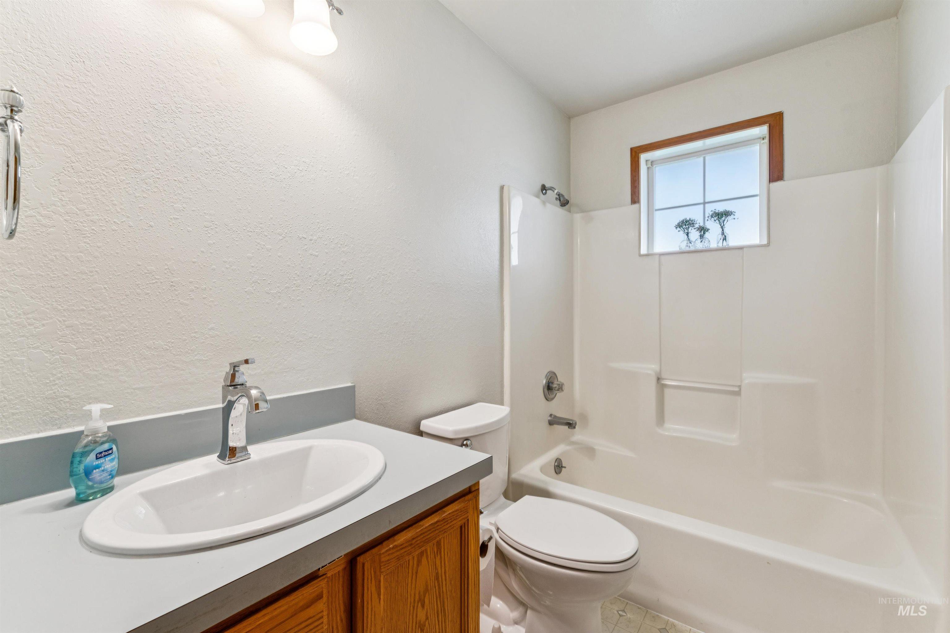 2931 NE Vista Way, Mountain Home, Idaho 83647, 3 Bedrooms, 2 Bathrooms, Residential For Sale, Price $449,000,MLS 98983306