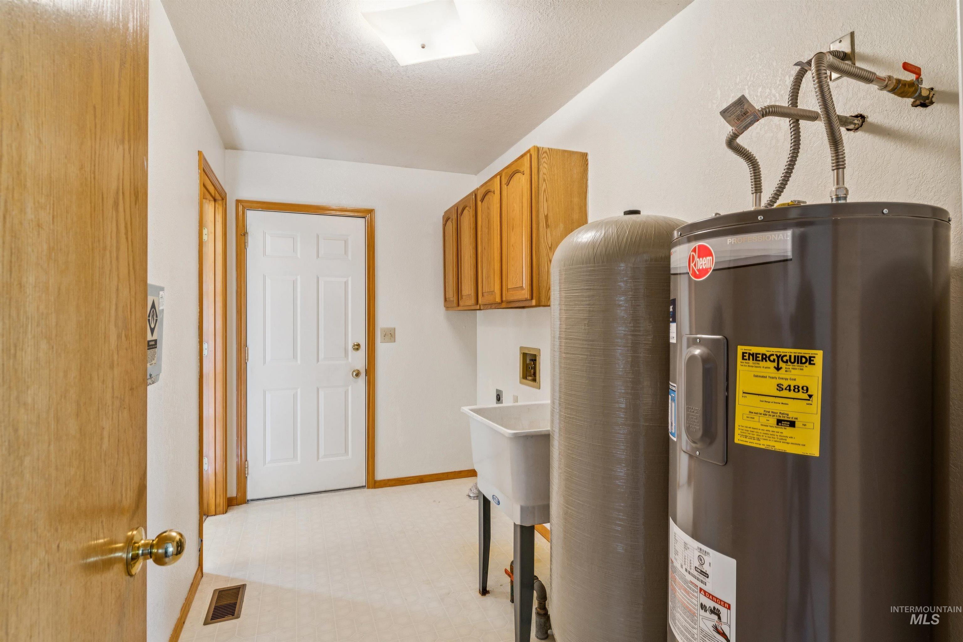 2931 NE Vista Way, Mountain Home, Idaho 83647, 3 Bedrooms, 2 Bathrooms, Residential For Sale, Price $449,000,MLS 98983306