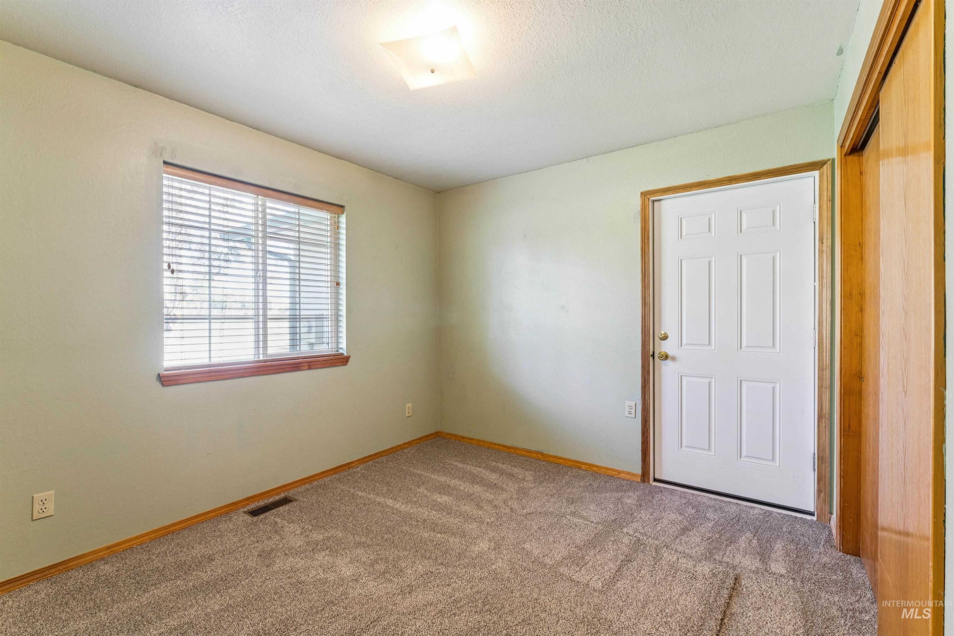 2931 NE Vista Way, Mountain Home, Idaho 83647, 3 Bedrooms, 2 Bathrooms, Residential For Sale, Price $449,000,MLS 98983306