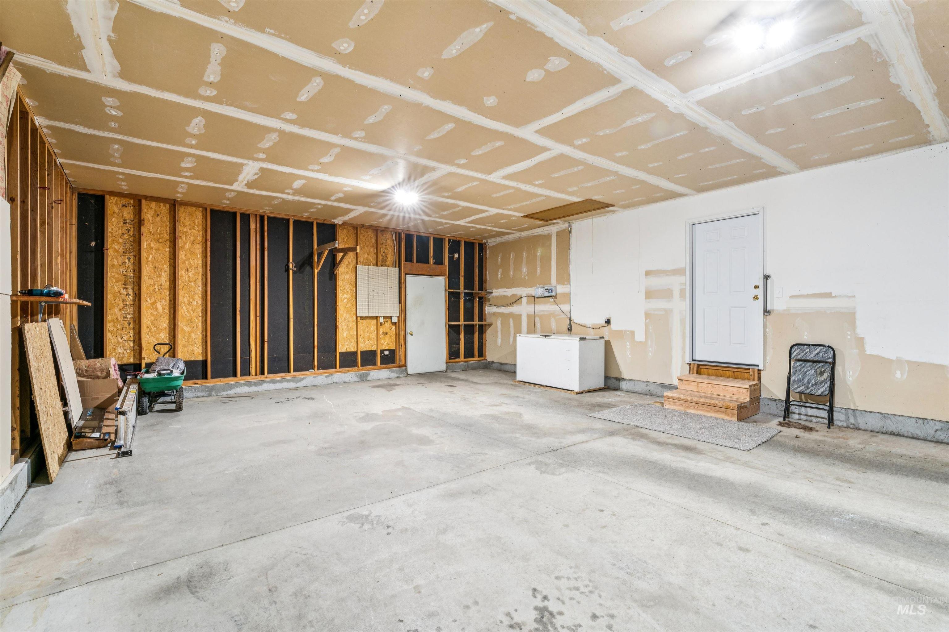 2931 NE Vista Way, Mountain Home, Idaho 83647, 3 Bedrooms, 2 Bathrooms, Residential For Sale, Price $449,000,MLS 98983306