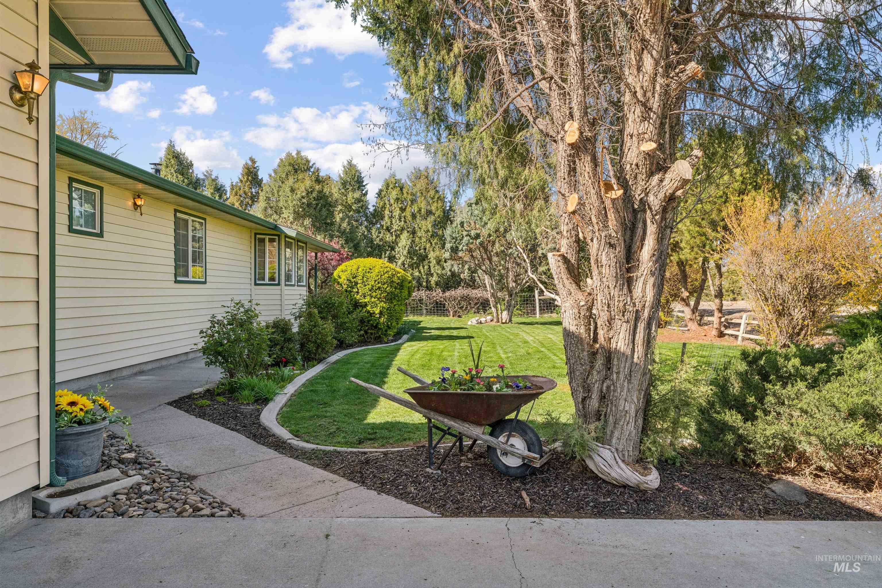 2931 NE Vista Way, Mountain Home, Idaho 83647, 3 Bedrooms, 2 Bathrooms, Residential For Sale, Price $449,000,MLS 98983306