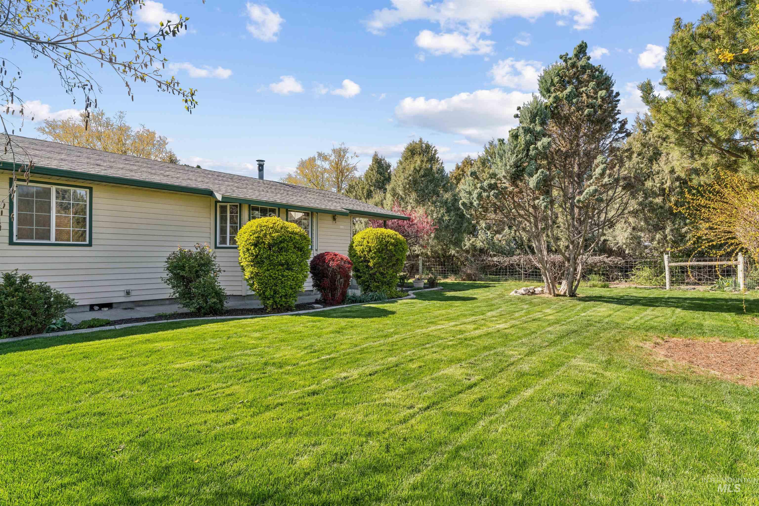 2931 NE Vista Way, Mountain Home, Idaho 83647, 3 Bedrooms, 2 Bathrooms, Residential For Sale, Price $449,000,MLS 98983306