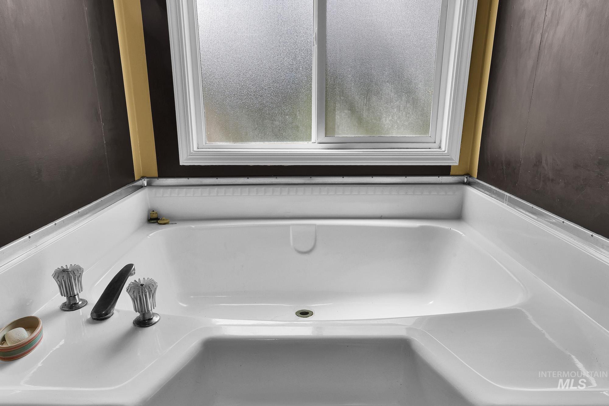 1715 W Flamingo Ave, Nampa, Idaho 83651, 2 Bedrooms, 2 Bathrooms, Residential For Sale, Price $75,000,MLS 98983307