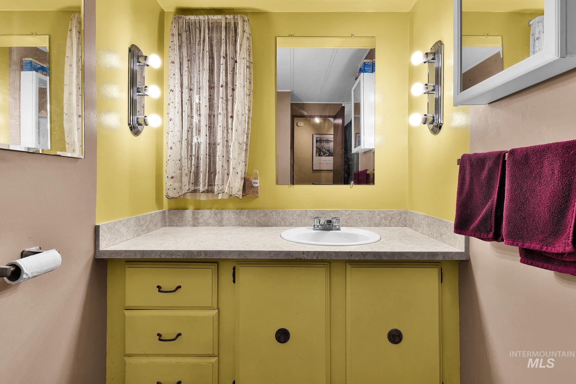 1715 W Flamingo Ave, Nampa, Idaho 83651, 2 Bedrooms, 2 Bathrooms, Residential For Sale, Price $75,000,MLS 98983307