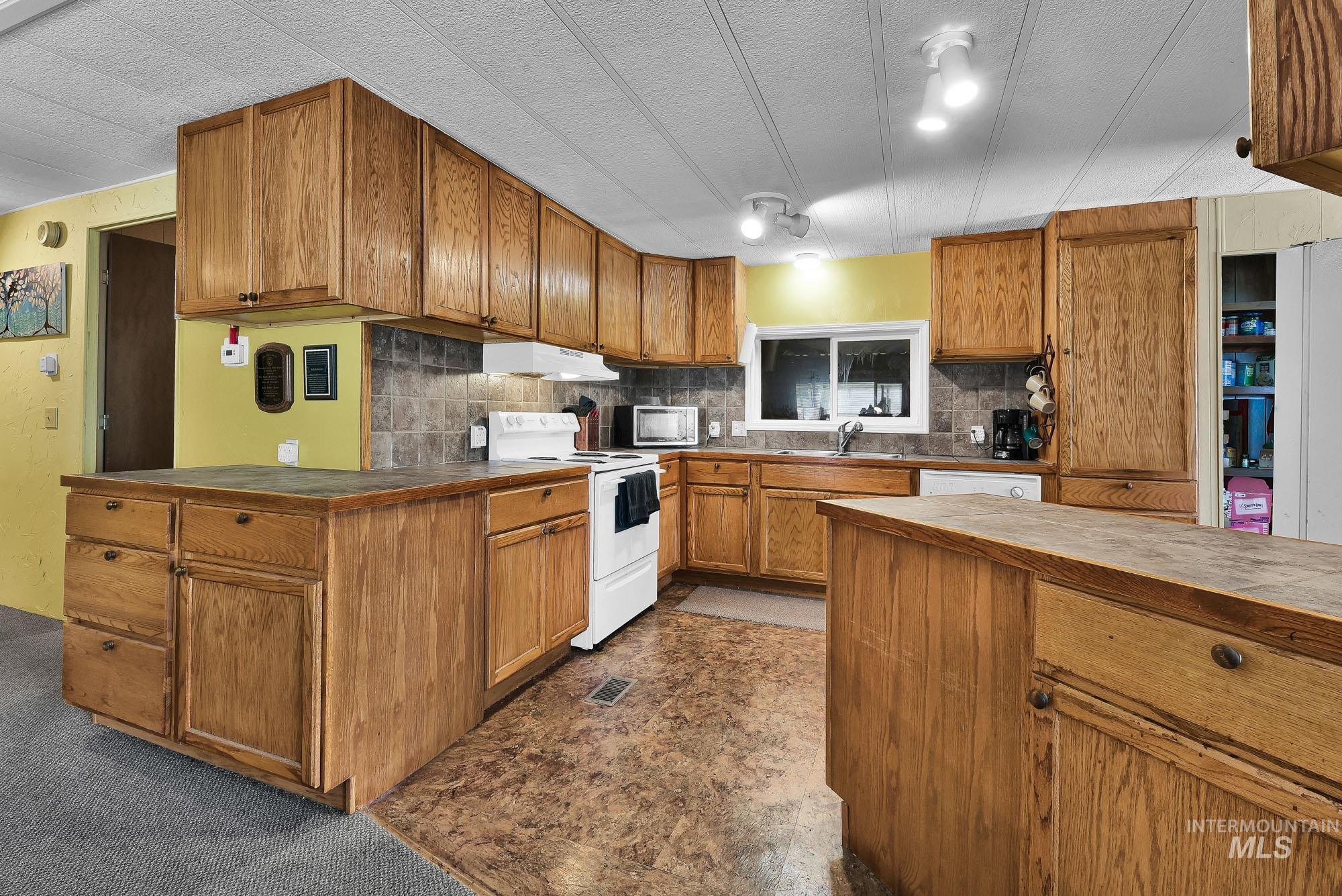 1715 W Flamingo Ave, Nampa, Idaho 83651, 2 Bedrooms, 2 Bathrooms, Residential For Sale, Price $75,000,MLS 98983307