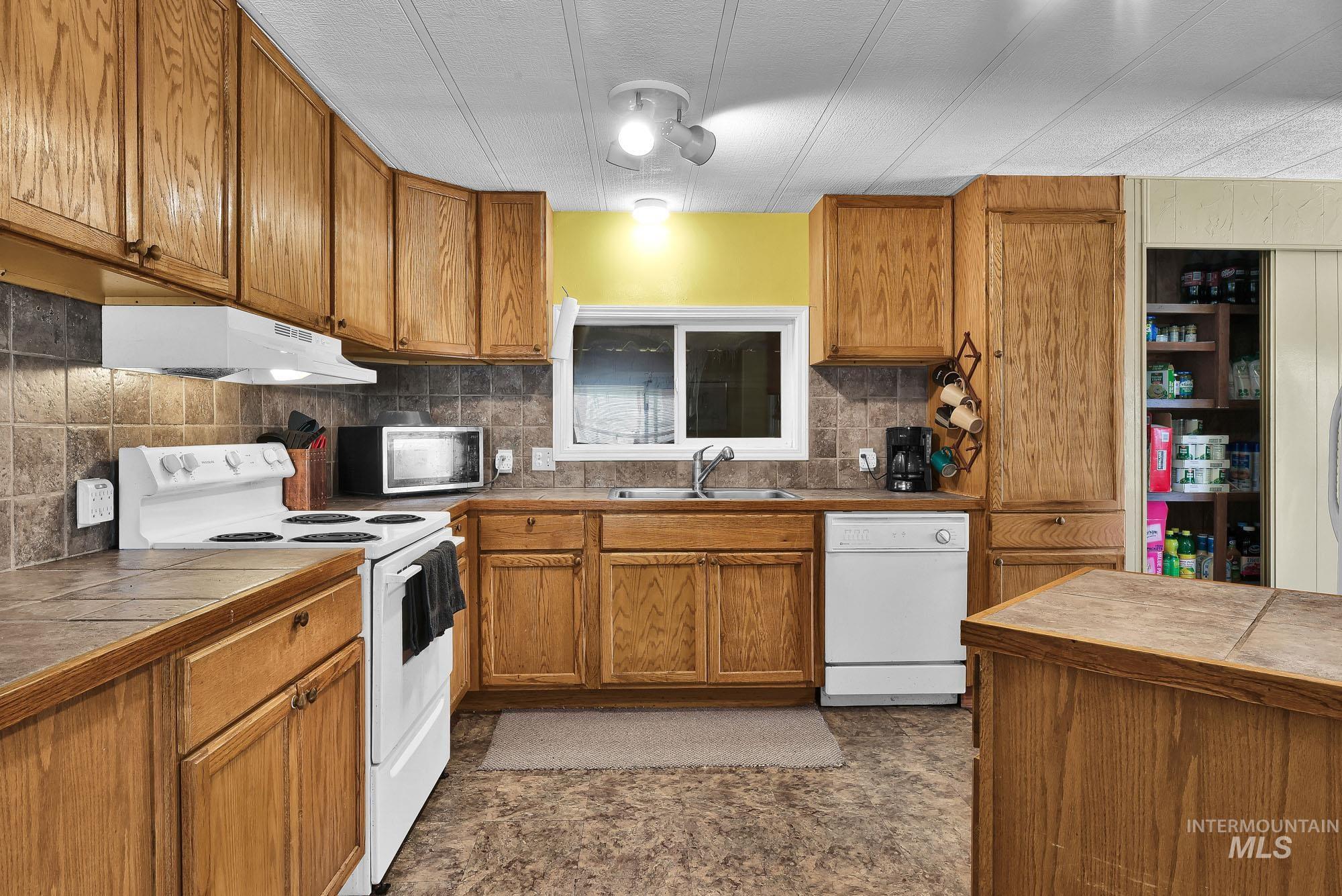 1715 W Flamingo Ave, Nampa, Idaho 83651, 2 Bedrooms, 2 Bathrooms, Residential For Sale, Price $75,000,MLS 98983307