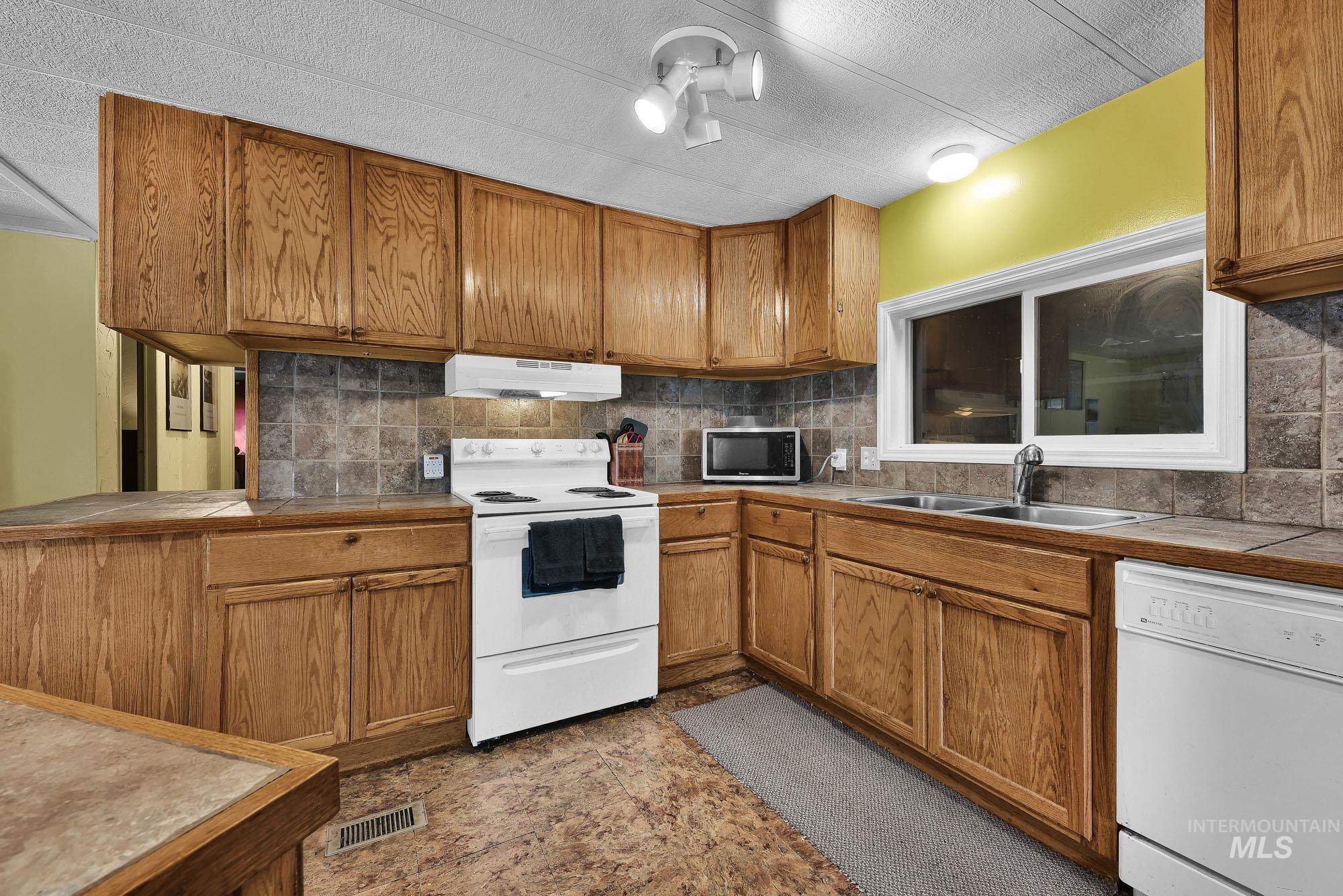 1715 W Flamingo Ave, Nampa, Idaho 83651, 2 Bedrooms, 2 Bathrooms, Residential For Sale, Price $75,000,MLS 98983307