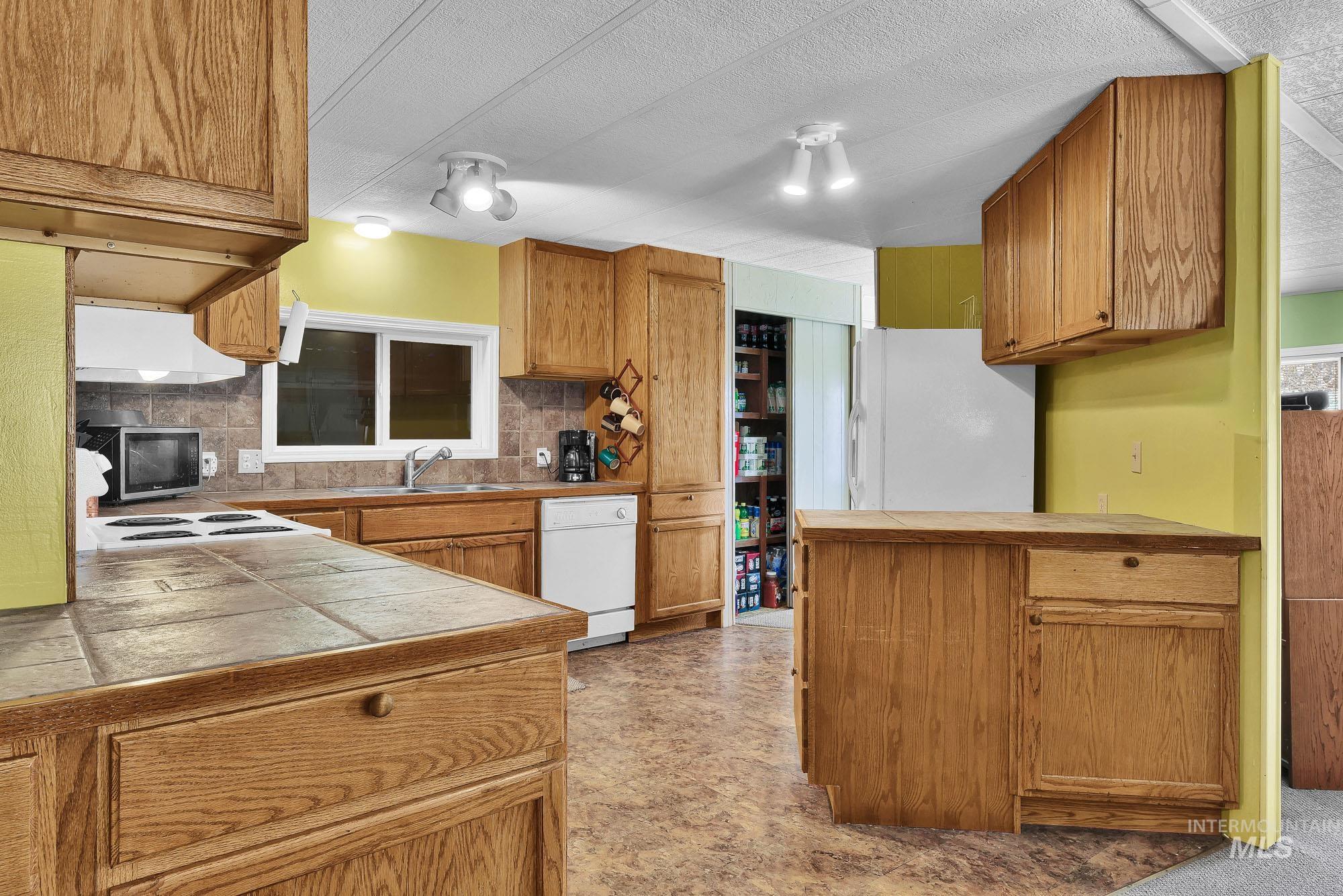 1715 W Flamingo Ave, Nampa, Idaho 83651, 2 Bedrooms, 2 Bathrooms, Residential For Sale, Price $75,000,MLS 98983307