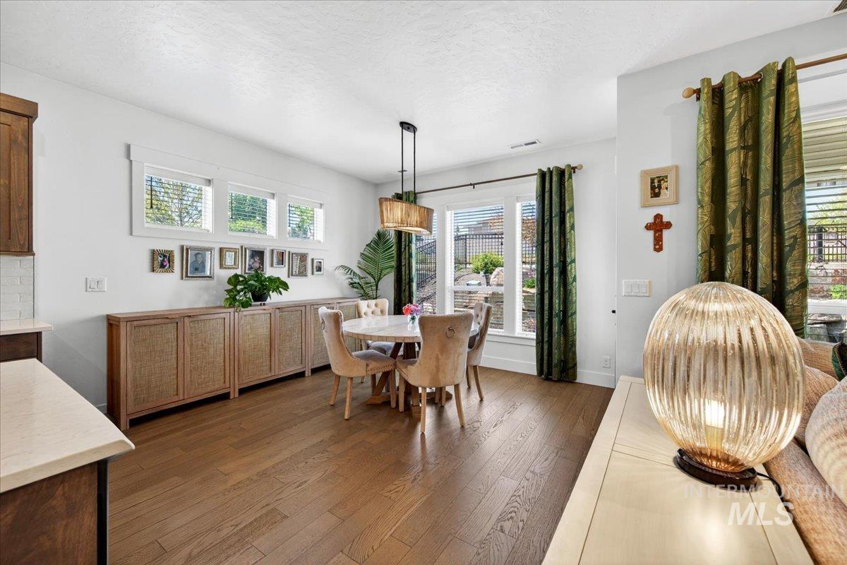 12195 Red Shouldered Hawk, Nampa, Idaho 83686, 3 Bedrooms, 2 Bathrooms, Residential For Sale, Price $549,500,MLS 98983308