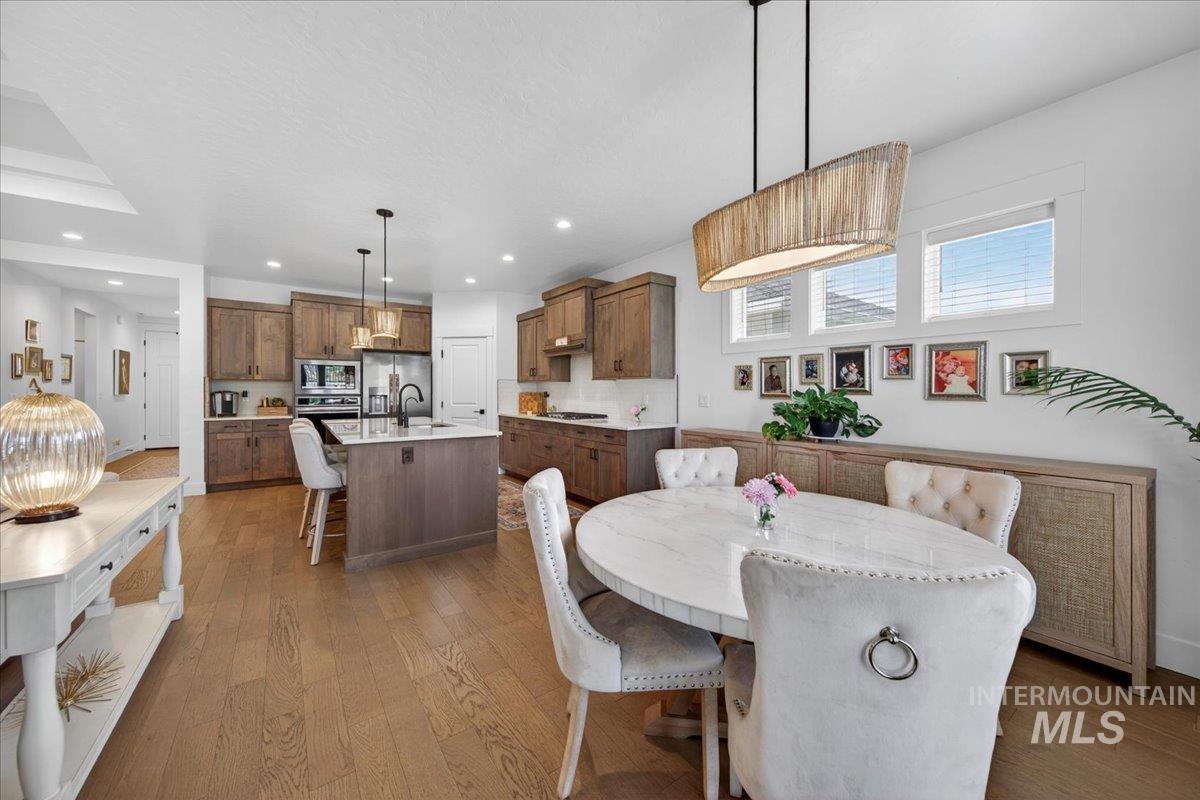 12195 Red Shouldered Hawk, Nampa, Idaho 83686, 3 Bedrooms, 2 Bathrooms, Residential For Sale, Price $549,500,MLS 98983308