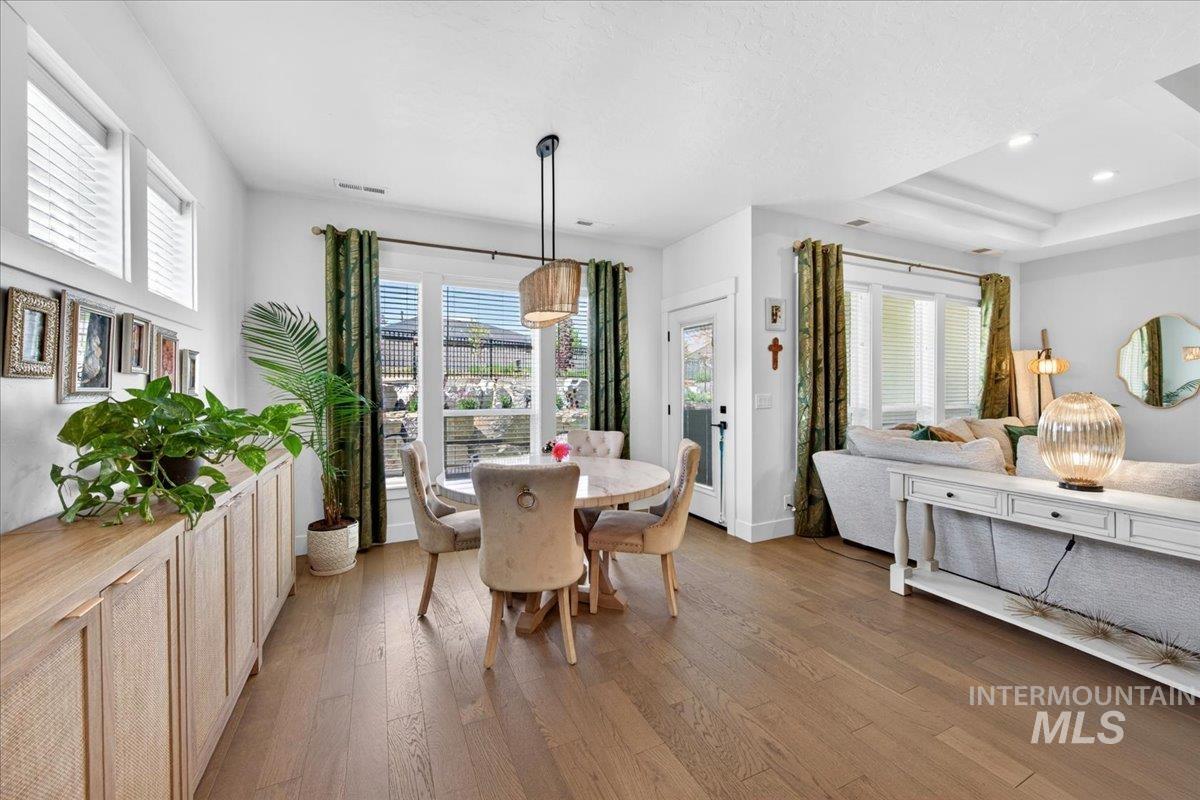 12195 Red Shouldered Hawk, Nampa, Idaho 83686, 3 Bedrooms, 2 Bathrooms, Residential For Sale, Price $549,500,MLS 98983308