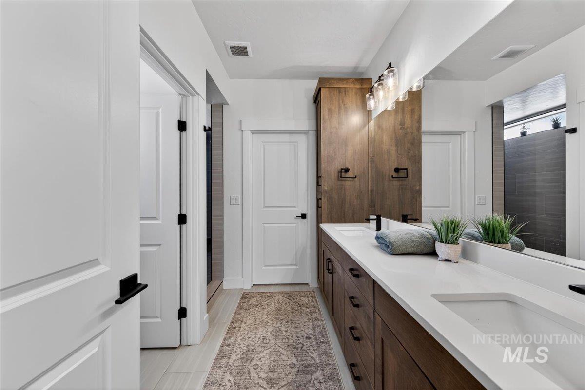 12195 Red Shouldered Hawk, Nampa, Idaho 83686, 3 Bedrooms, 2 Bathrooms, Residential For Sale, Price $549,500,MLS 98983308