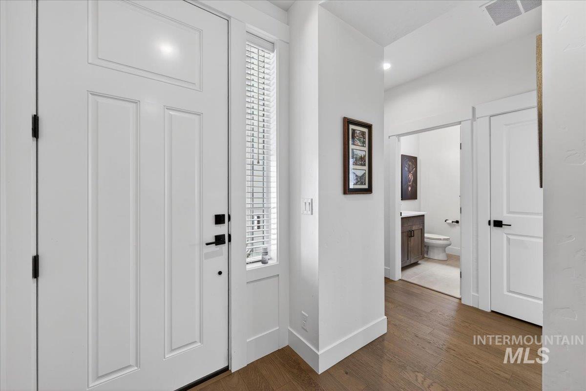 12195 Red Shouldered Hawk, Nampa, Idaho 83686, 3 Bedrooms, 2 Bathrooms, Residential For Sale, Price $549,500,MLS 98983308