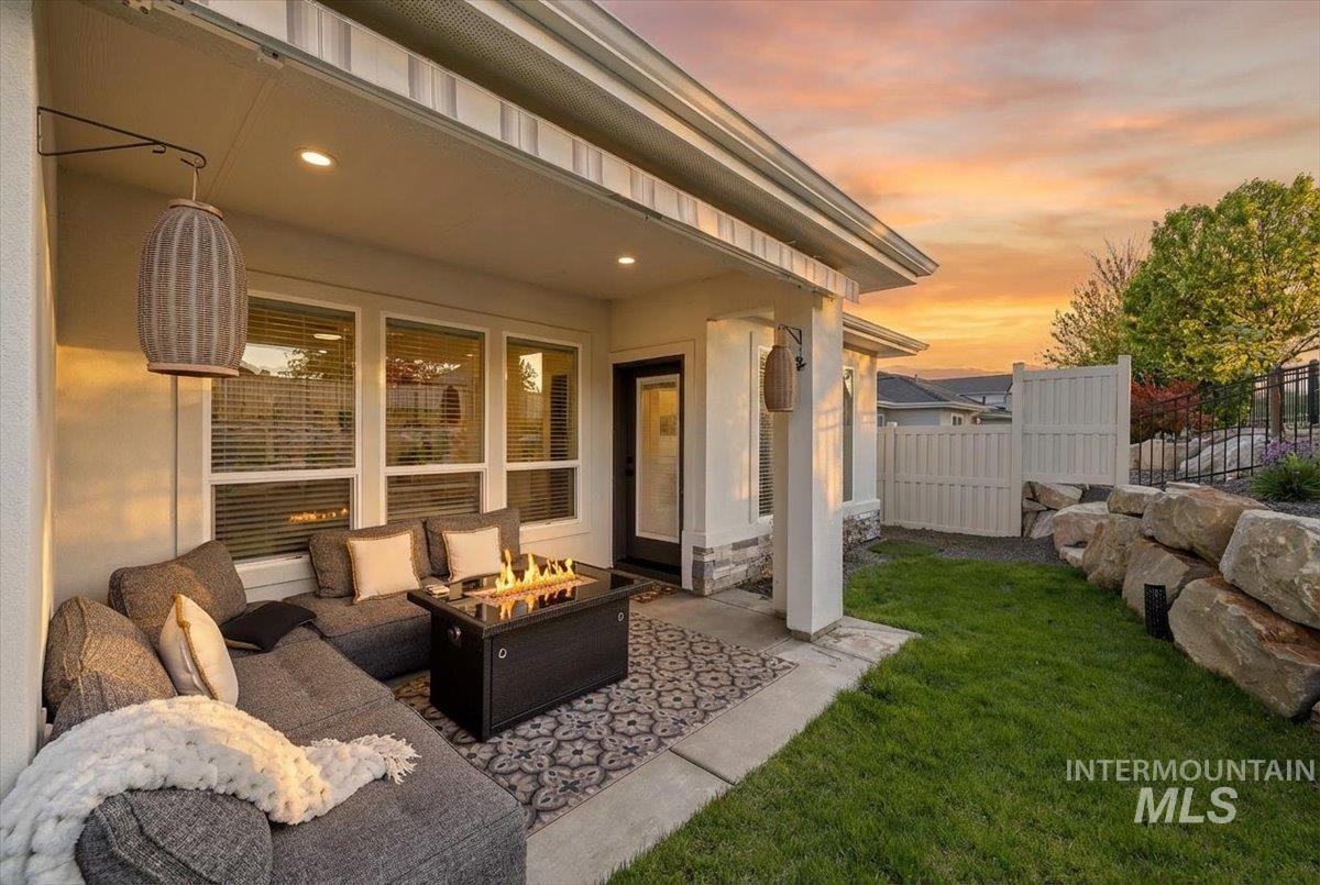 12195 Red Shouldered Hawk, Nampa, Idaho 83686, 3 Bedrooms, 2 Bathrooms, Residential For Sale, Price $549,500,MLS 98983308