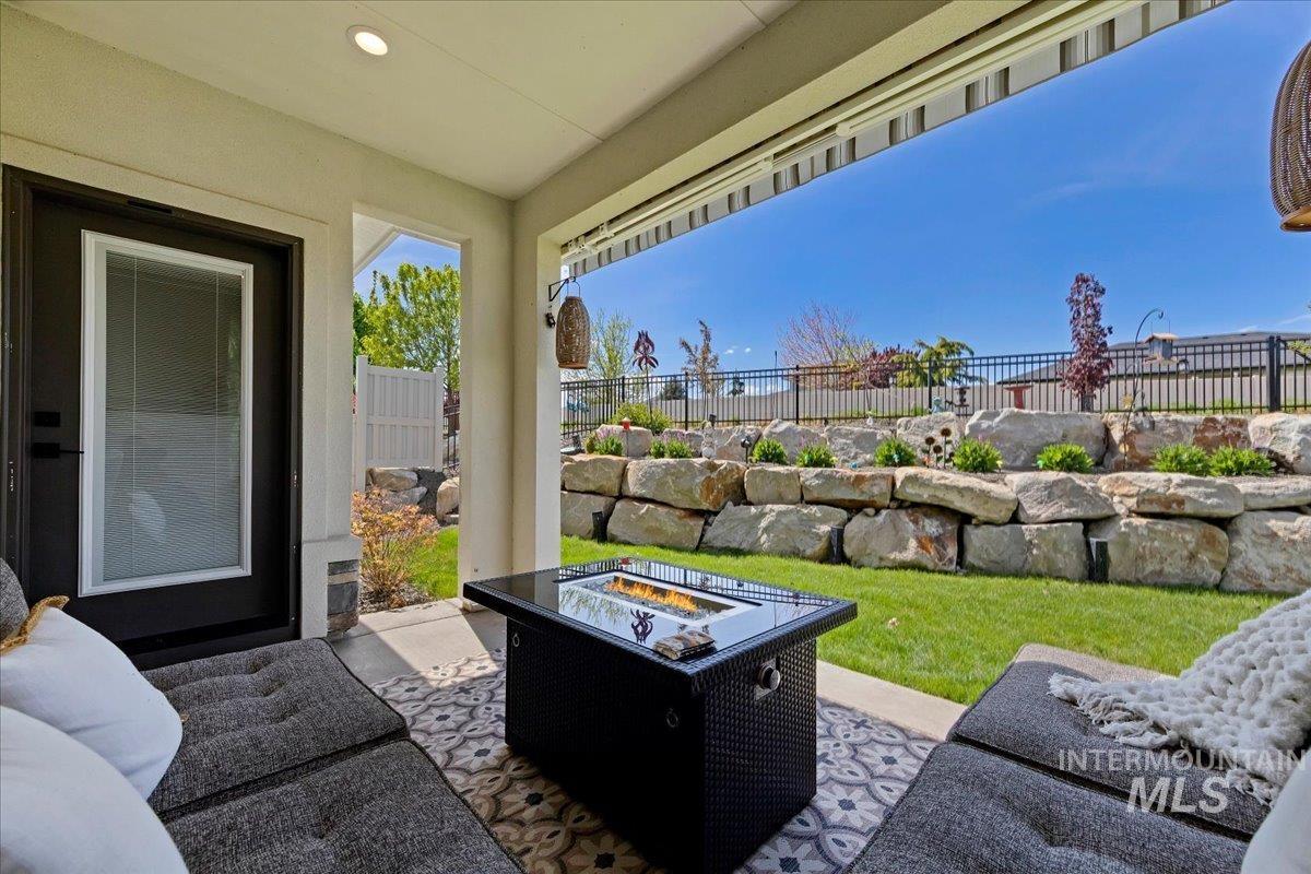 12195 Red Shouldered Hawk, Nampa, Idaho 83686, 3 Bedrooms, 2 Bathrooms, Residential For Sale, Price $549,500,MLS 98983308