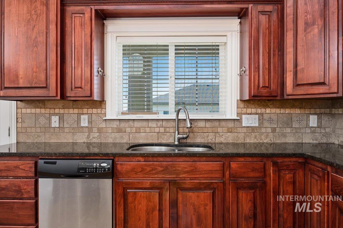 1446 Riverbend Pl, Twin Falls, Idaho 83301, 5 Bedrooms, 3.5 Bathrooms, Residential For Sale, Price $649,900, 98983309