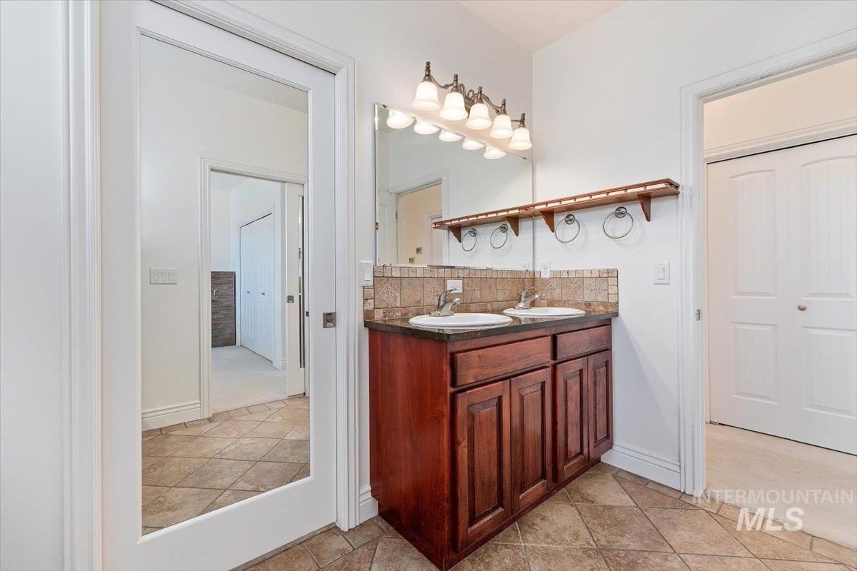 1446 Riverbend Pl, Twin Falls, Idaho 83301, 5 Bedrooms, 3.5 Bathrooms, Residential For Sale, Price $649,900, 98983309