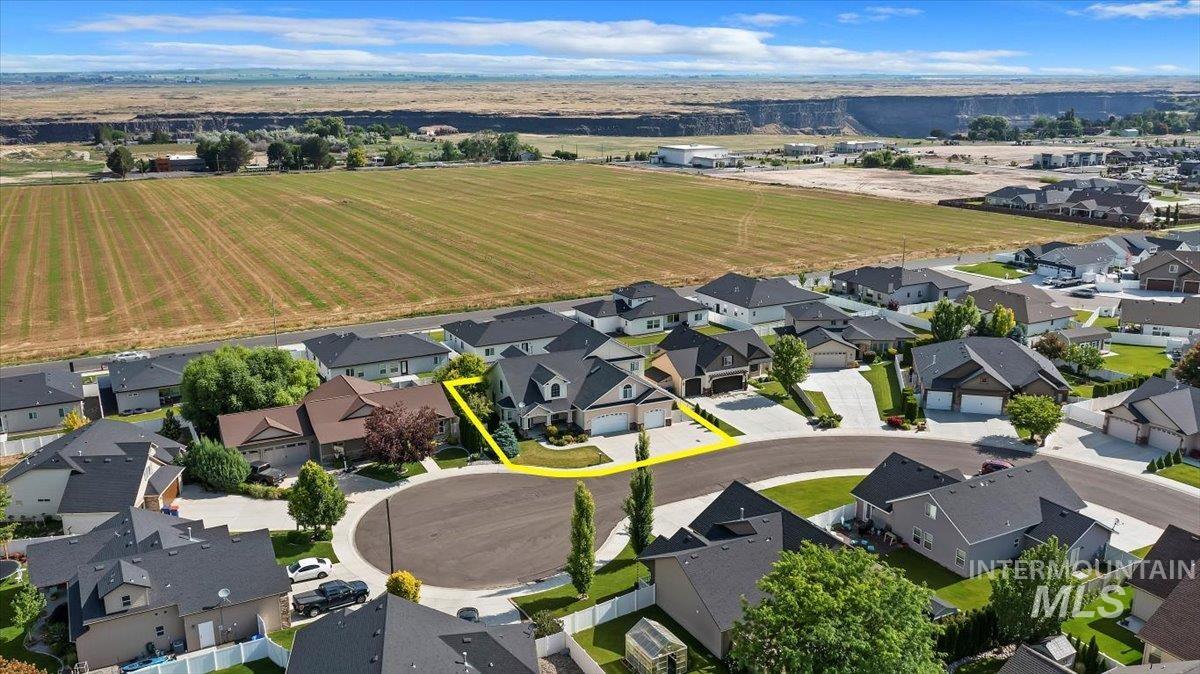 1446 Riverbend Pl, Twin Falls, Idaho 83301, 5 Bedrooms, 3.5 Bathrooms, Residential For Sale, Price $649,900, 98983309