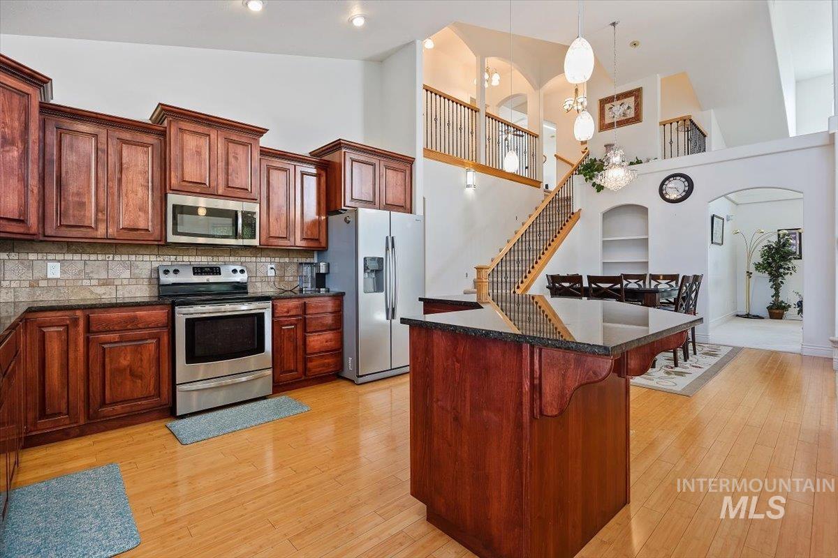 1446 Riverbend Pl, Twin Falls, Idaho 83301, 5 Bedrooms, 3.5 Bathrooms, Residential For Sale, Price $649,900, 98983309