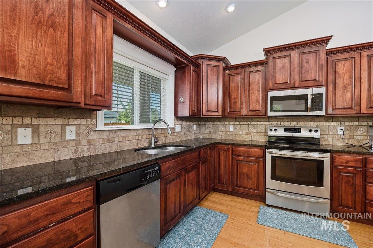 1446 Riverbend Pl, Twin Falls, Idaho 83301, 5 Bedrooms, 3.5 Bathrooms, Residential For Sale, Price $649,900, 98983309