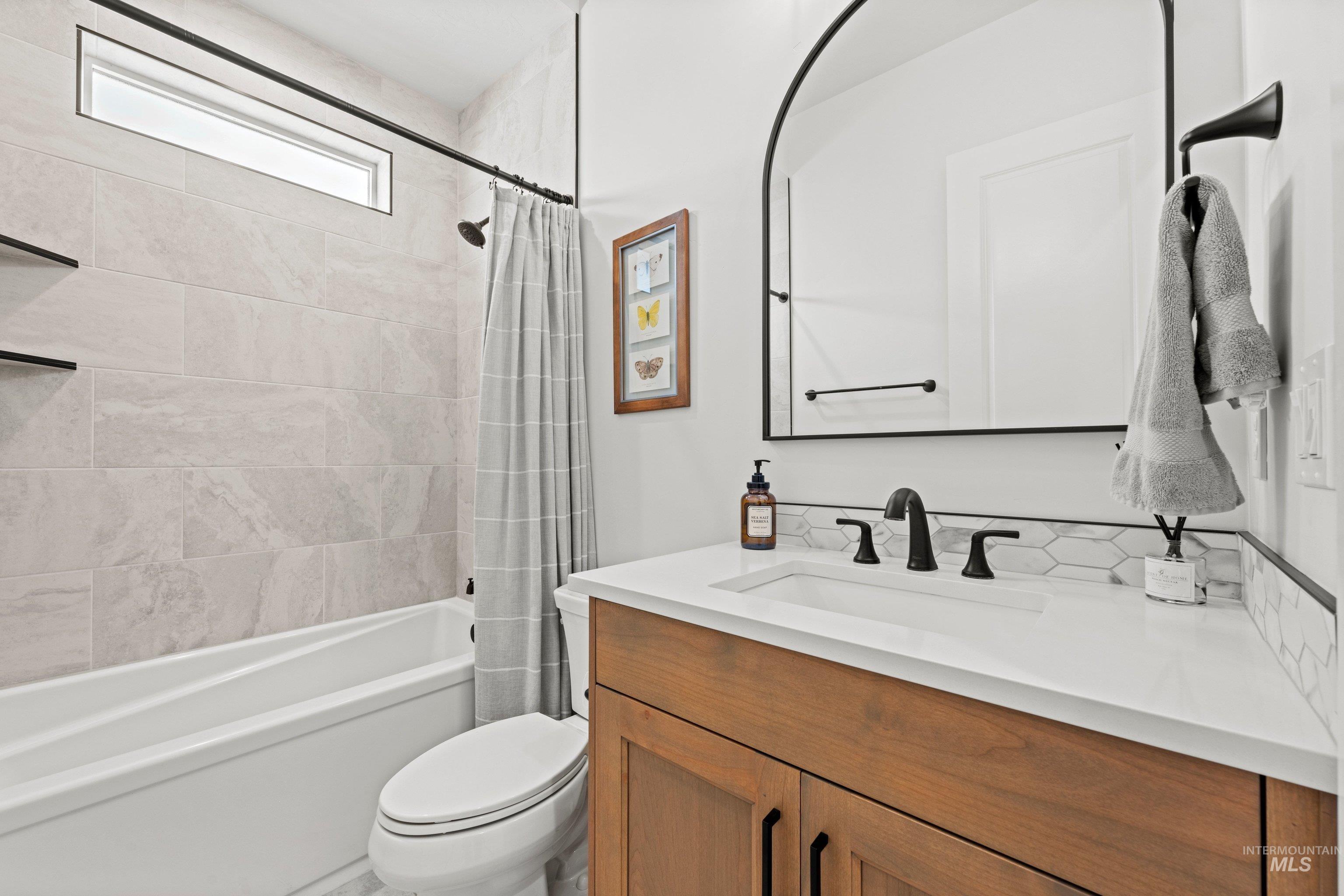 12211 W Cobalt Lake Dr., Star, Idaho 83669, 5 Bedrooms, 3.5 Bathrooms, Residential For Sale, Price $1,049,999,MLS 98983316