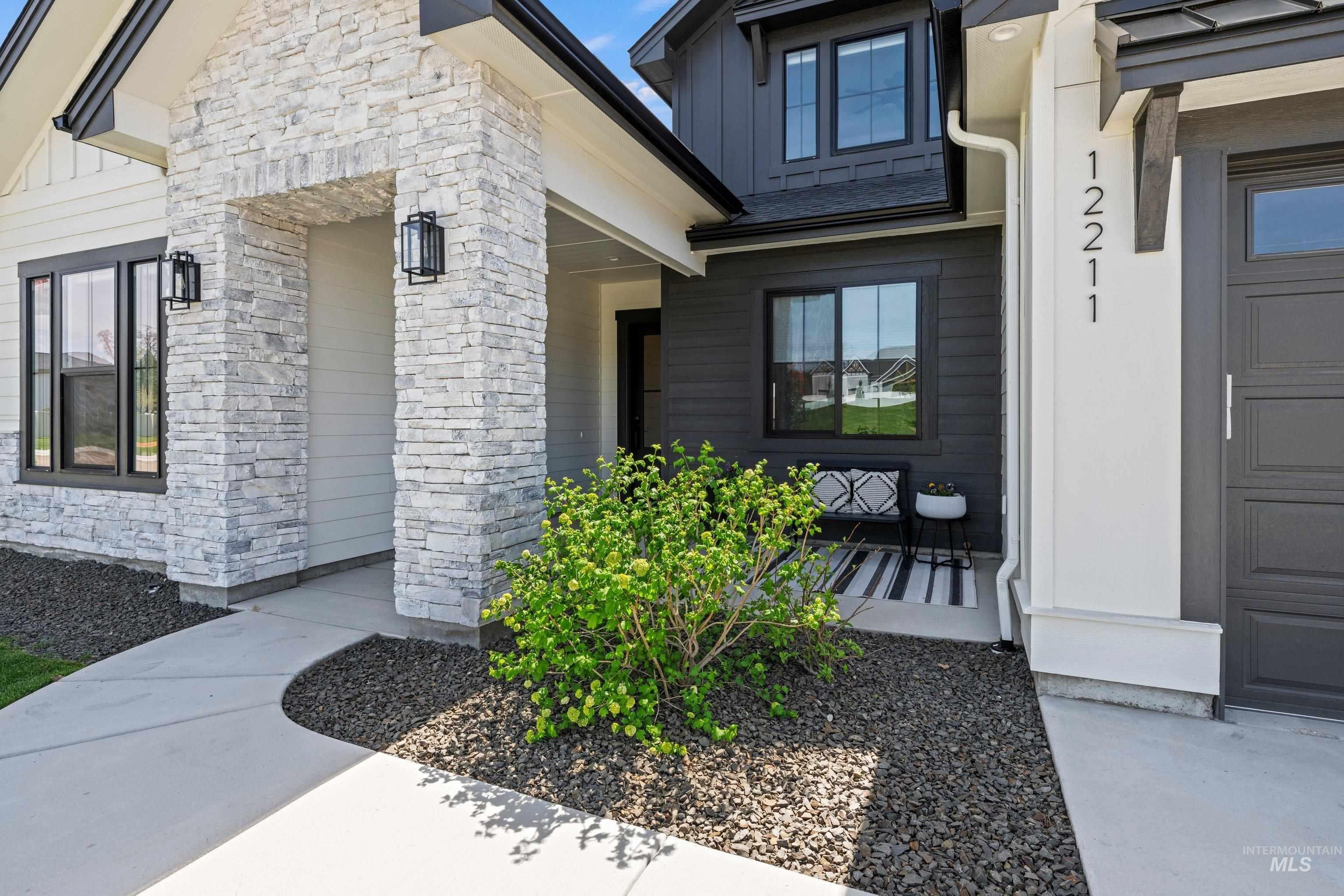 12211 W Cobalt Lake Dr., Star, Idaho 83669, 5 Bedrooms, 3.5 Bathrooms, Residential For Sale, Price $1,049,999,MLS 98983316