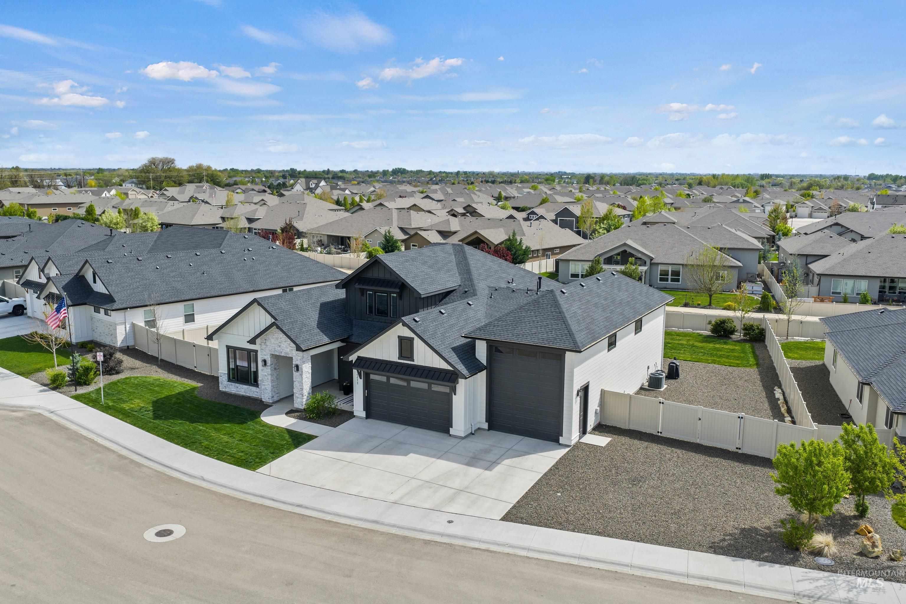 12211 W Cobalt Lake Dr., Star, Idaho 83669, 5 Bedrooms, 3.5 Bathrooms, Residential For Sale, Price $1,049,999,MLS 98983316