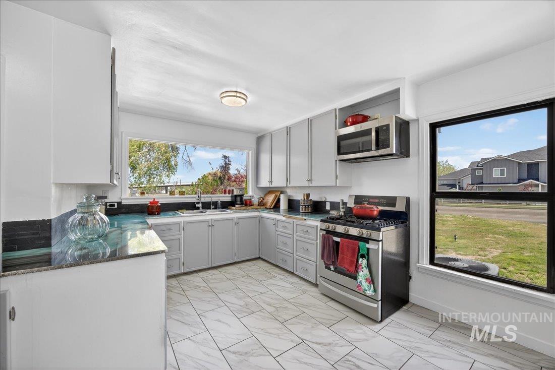 1003 Southside, Nampa, Idaho 83686, 5 Bedrooms, 3 Bathrooms, Residential For Sale, Price $569,990,MLS 98983318