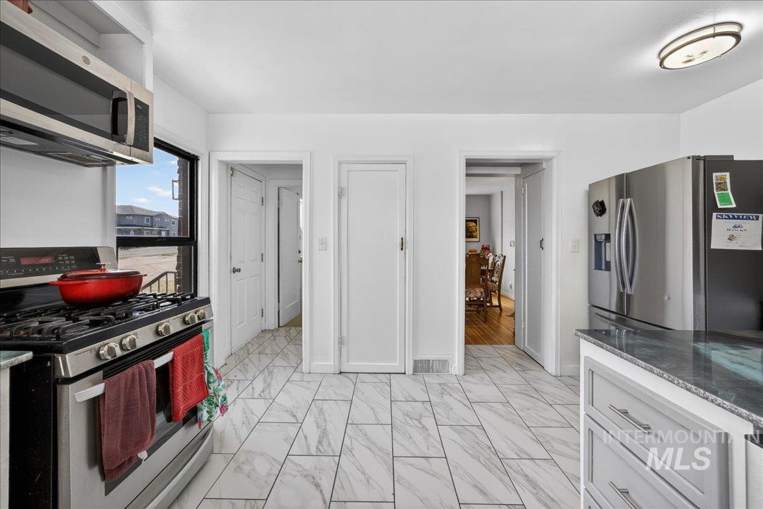 1003 Southside, Nampa, Idaho 83686, 5 Bedrooms, 3 Bathrooms, Residential For Sale, Price $569,990,MLS 98983318