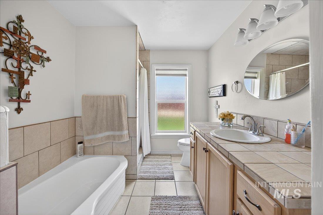 1003 Southside, Nampa, Idaho 83686, 5 Bedrooms, 3 Bathrooms, Residential For Sale, Price $569,990,MLS 98983318