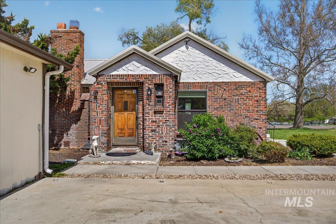 1003 Southside, Nampa, Idaho 83686, 5 Bedrooms, 3 Bathrooms, Residential For Sale, Price $569,990,MLS 98983318