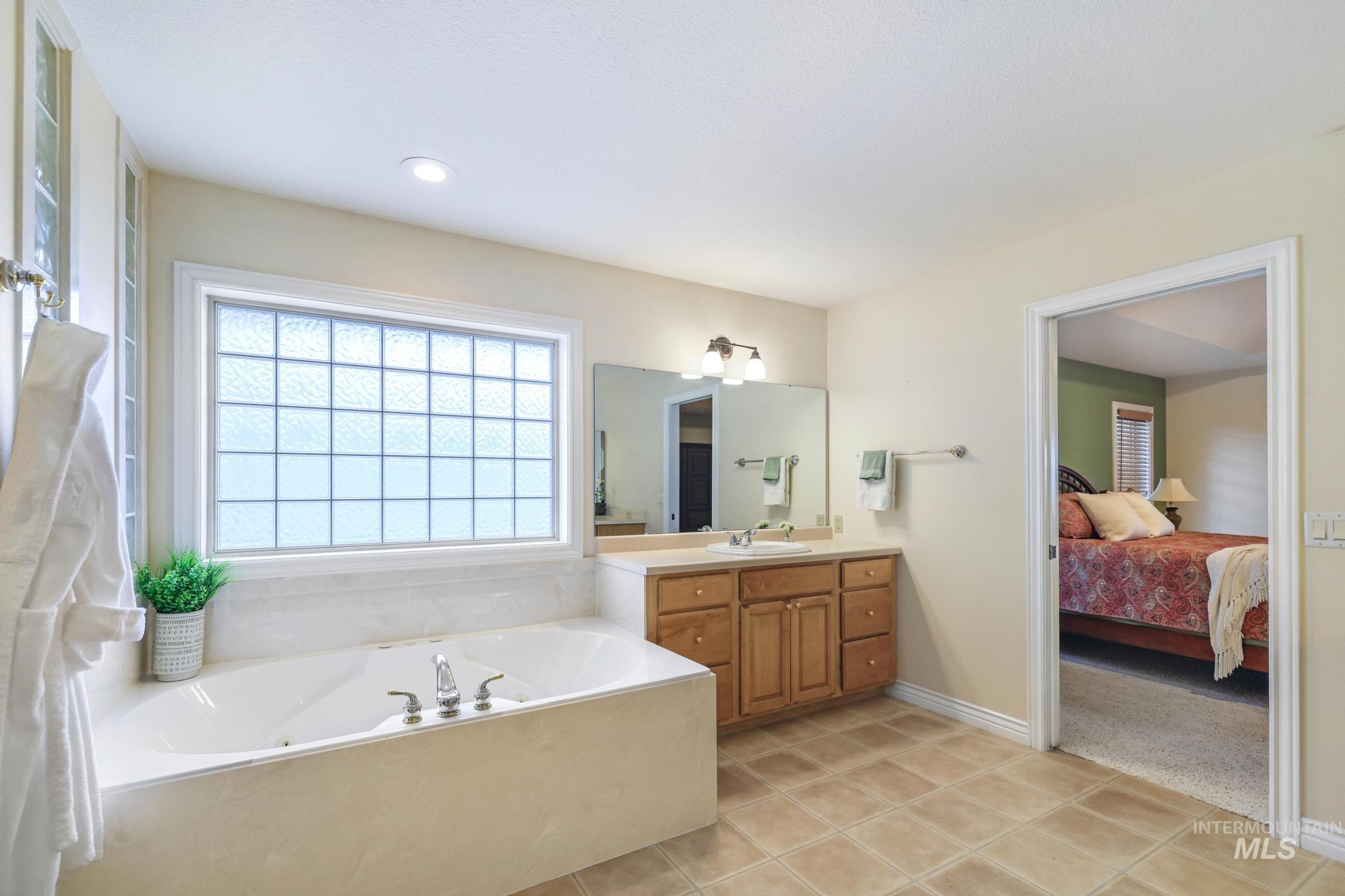 389 Greenbrier Dr, Heyburn, Idaho 83336-0000, 4 Bedrooms, 3 Bathrooms, Residential For Sale, Price $600,000, 98983321