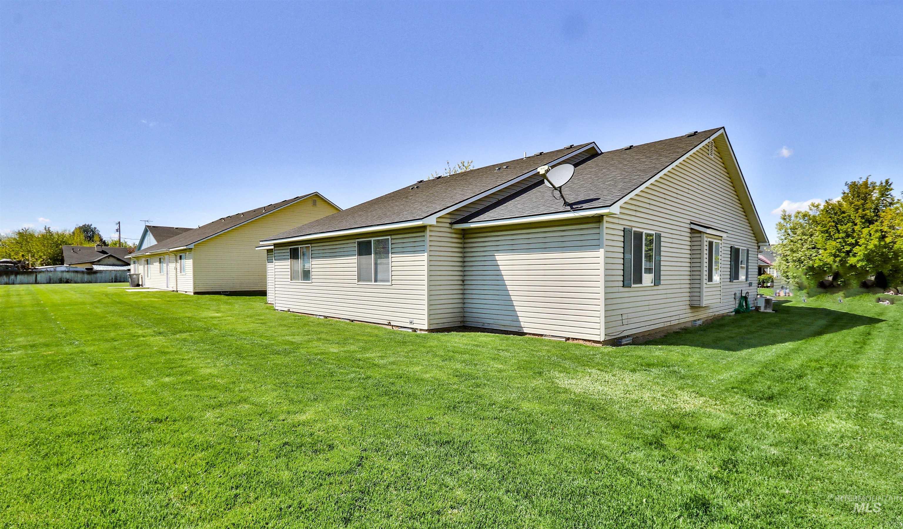 821 E Maine, Nampa, Idaho 83686, 3 Bedrooms, 2 Bathrooms, Residential For Sale, Price $322,000,MLS 98983324