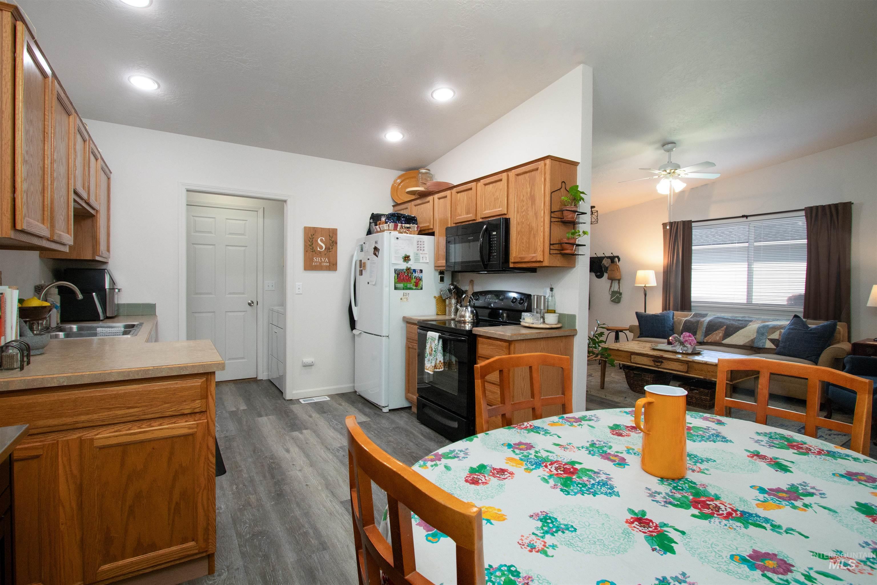 821 E Maine, Nampa, Idaho 83686, 3 Bedrooms, 2 Bathrooms, Residential For Sale, Price $322,000,MLS 98983324