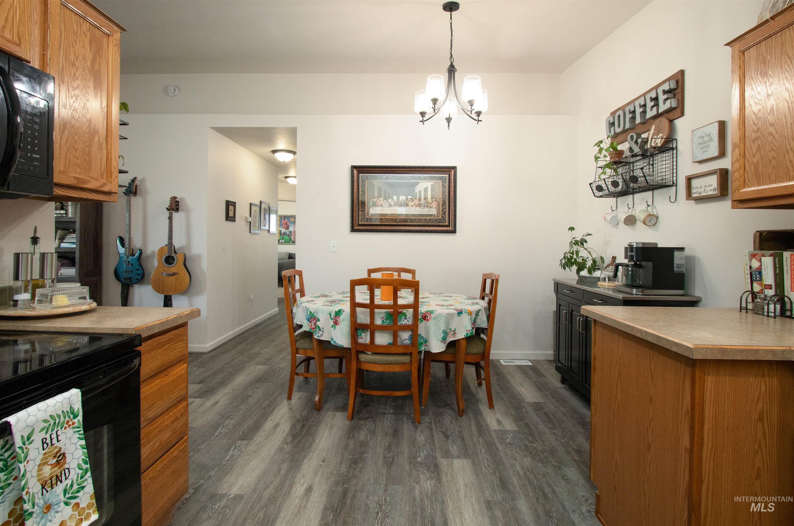 821 E Maine, Nampa, Idaho 83686, 3 Bedrooms, 2 Bathrooms, Residential For Sale, Price $322,000,MLS 98983324