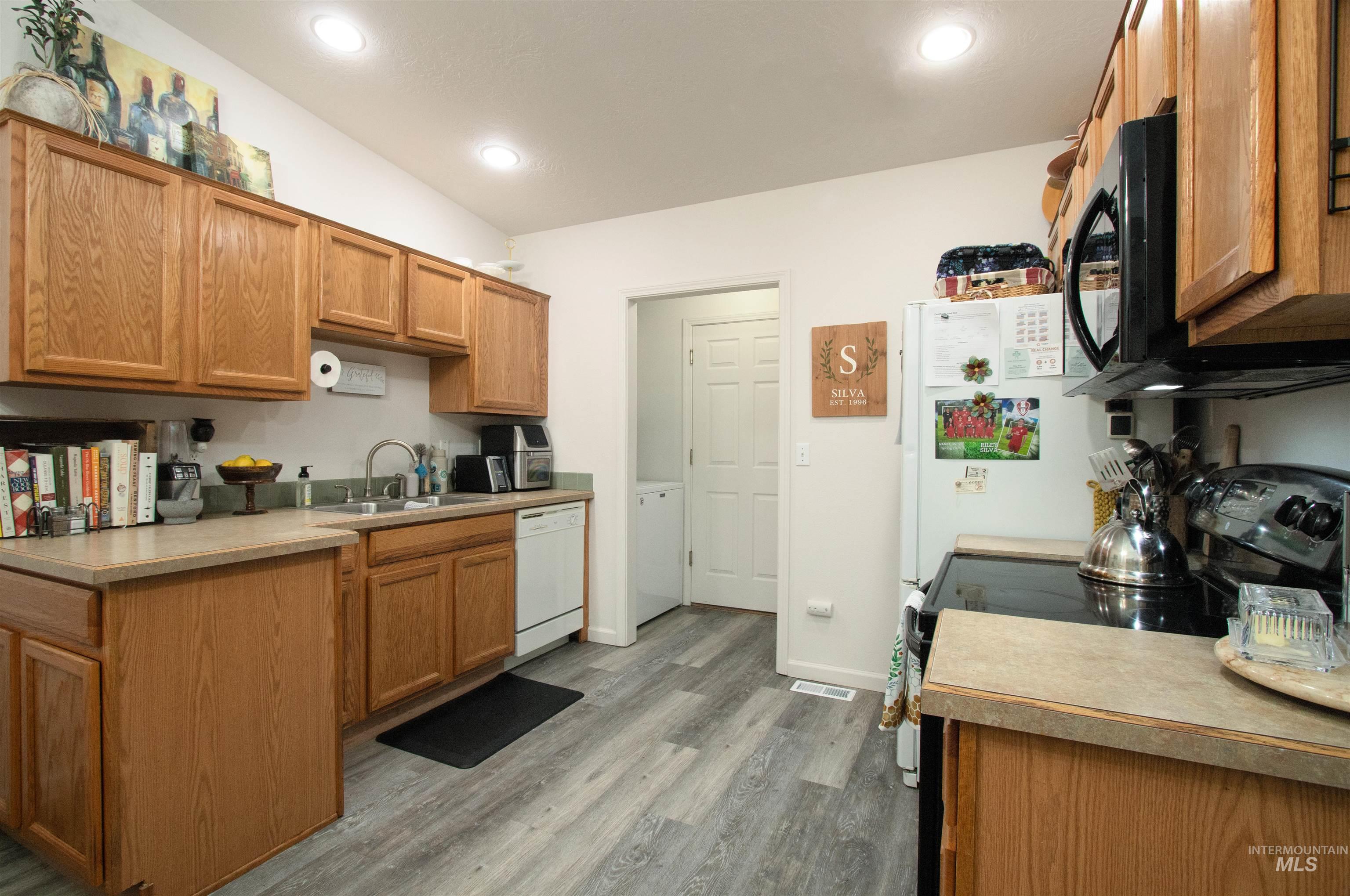 821 E Maine, Nampa, Idaho 83686, 3 Bedrooms, 2 Bathrooms, Residential For Sale, Price $322,000,MLS 98983324