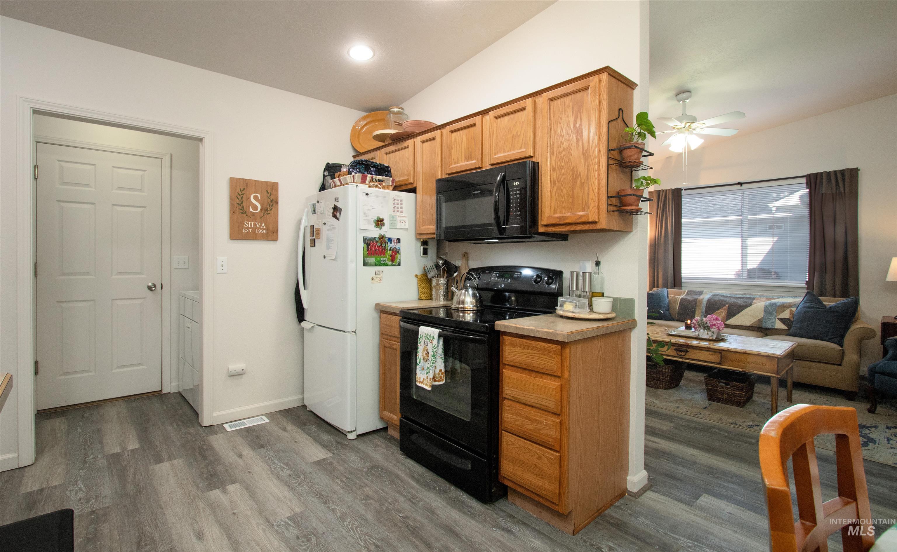 821 E Maine, Nampa, Idaho 83686, 3 Bedrooms, 2 Bathrooms, Residential For Sale, Price $322,000,MLS 98983324