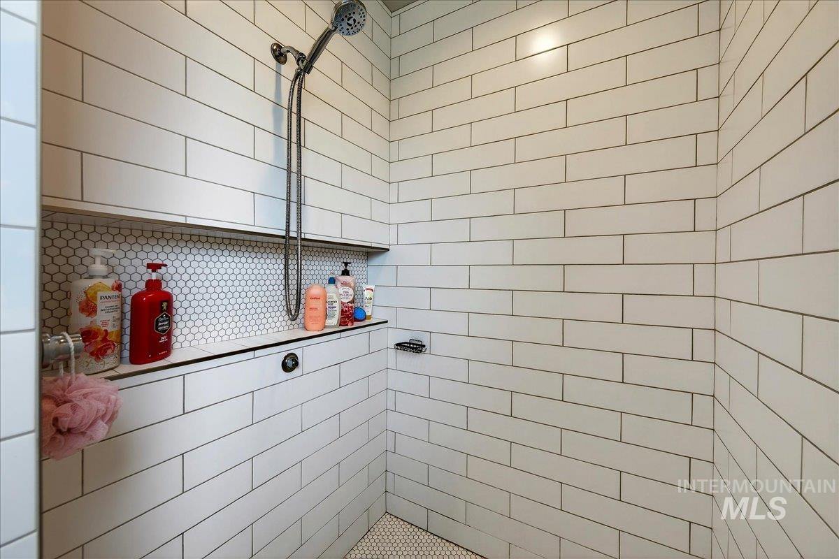 1854 N Tullshire Way, Eagle, Idaho 83616, 4 Bedrooms, 2.5 Bathrooms, Residential For Sale, Price $995,900, 98983325