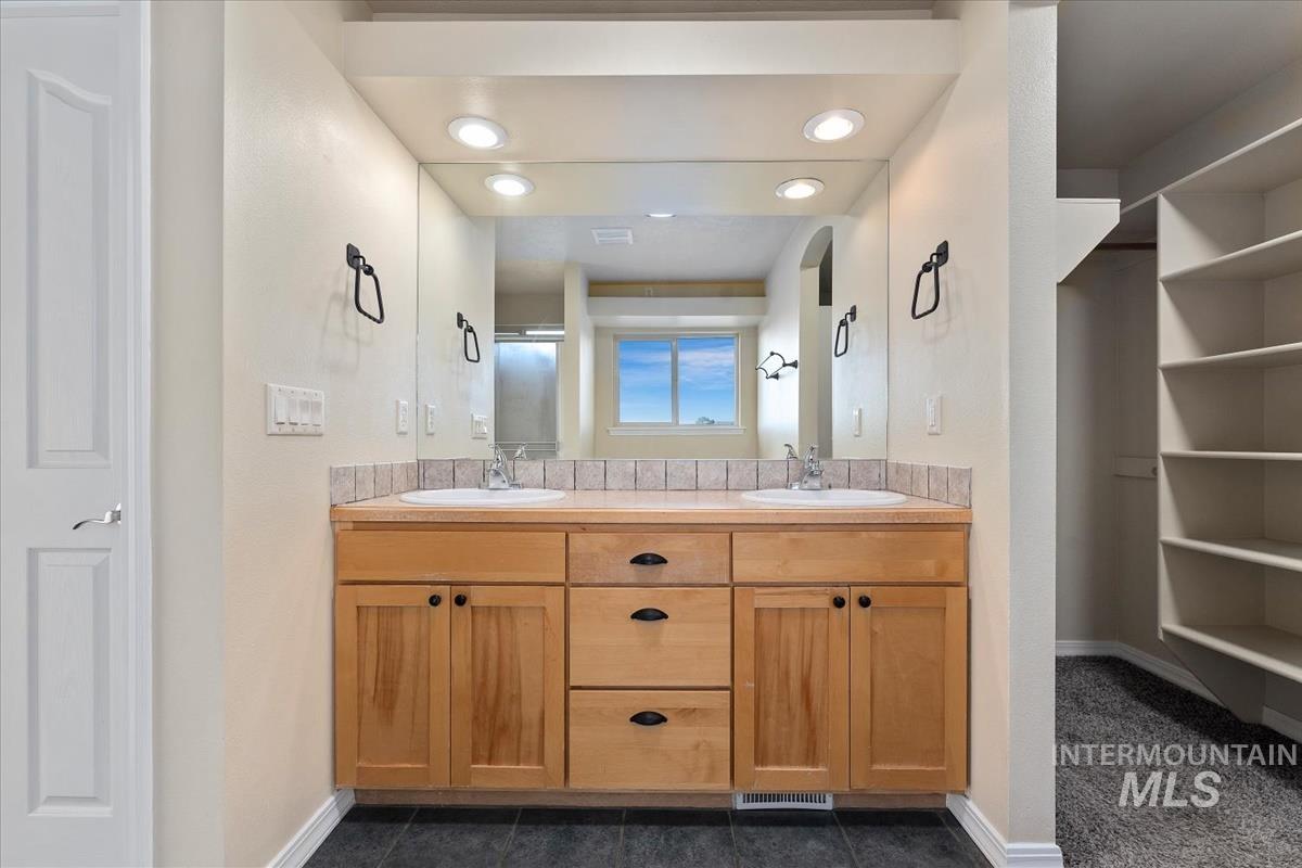 12840 Quail Run Ln., Caldwell, Idaho 83607, 4 Bedrooms, 3 Bathrooms, Residential For Sale, Price $999,900, 98983326