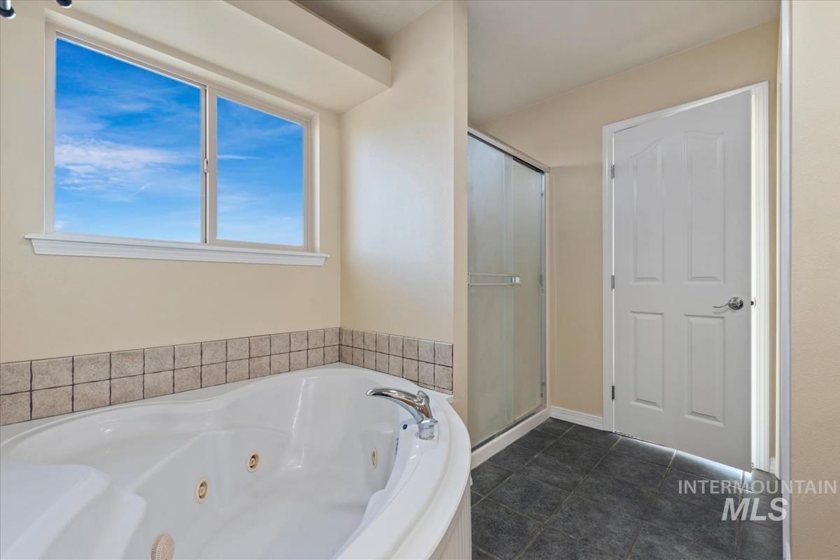 12840 Quail Run Ln., Caldwell, Idaho 83607, 4 Bedrooms, 3 Bathrooms, Residential For Sale, Price $999,900, 98983326