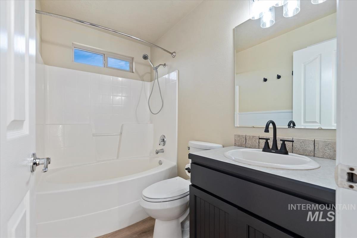 12840 Quail Run Ln., Caldwell, Idaho 83607, 4 Bedrooms, 3 Bathrooms, Residential For Sale, Price $999,900, 98983326