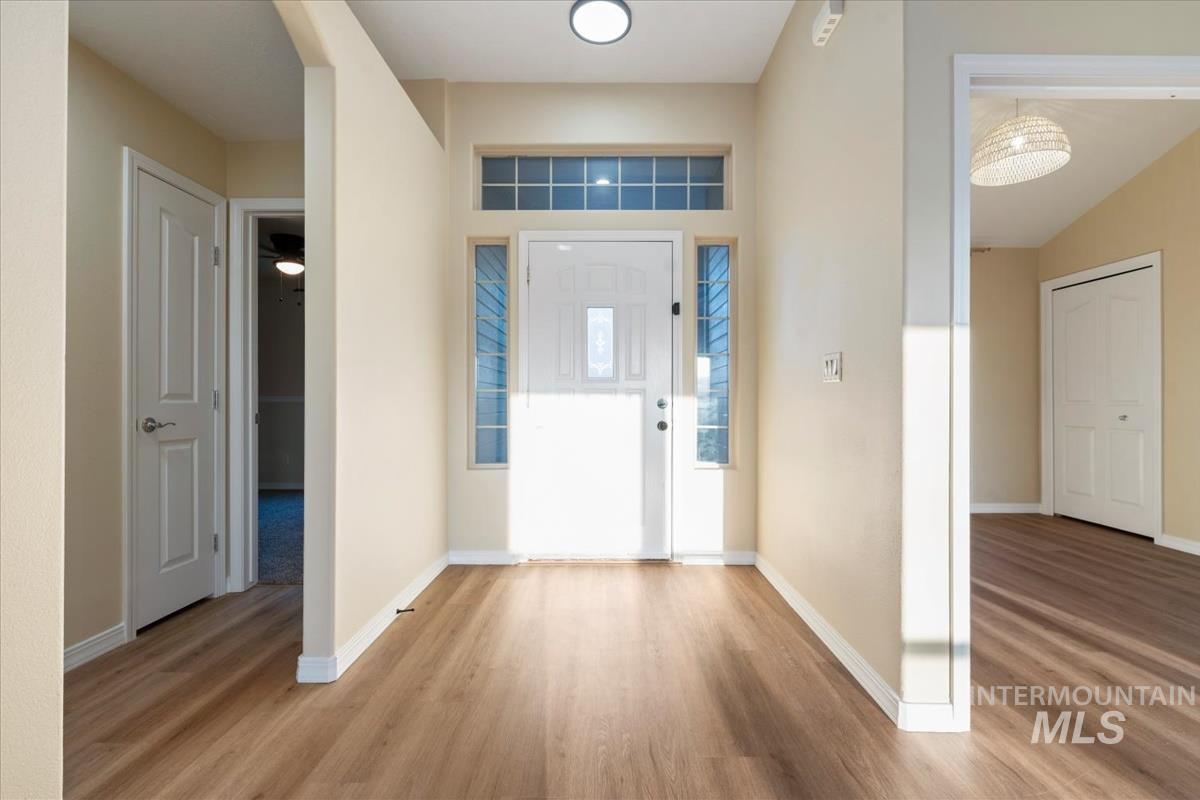 12840 Quail Run Ln., Caldwell, Idaho 83607, 4 Bedrooms, 3 Bathrooms, Residential For Sale, Price $999,900, 98983326