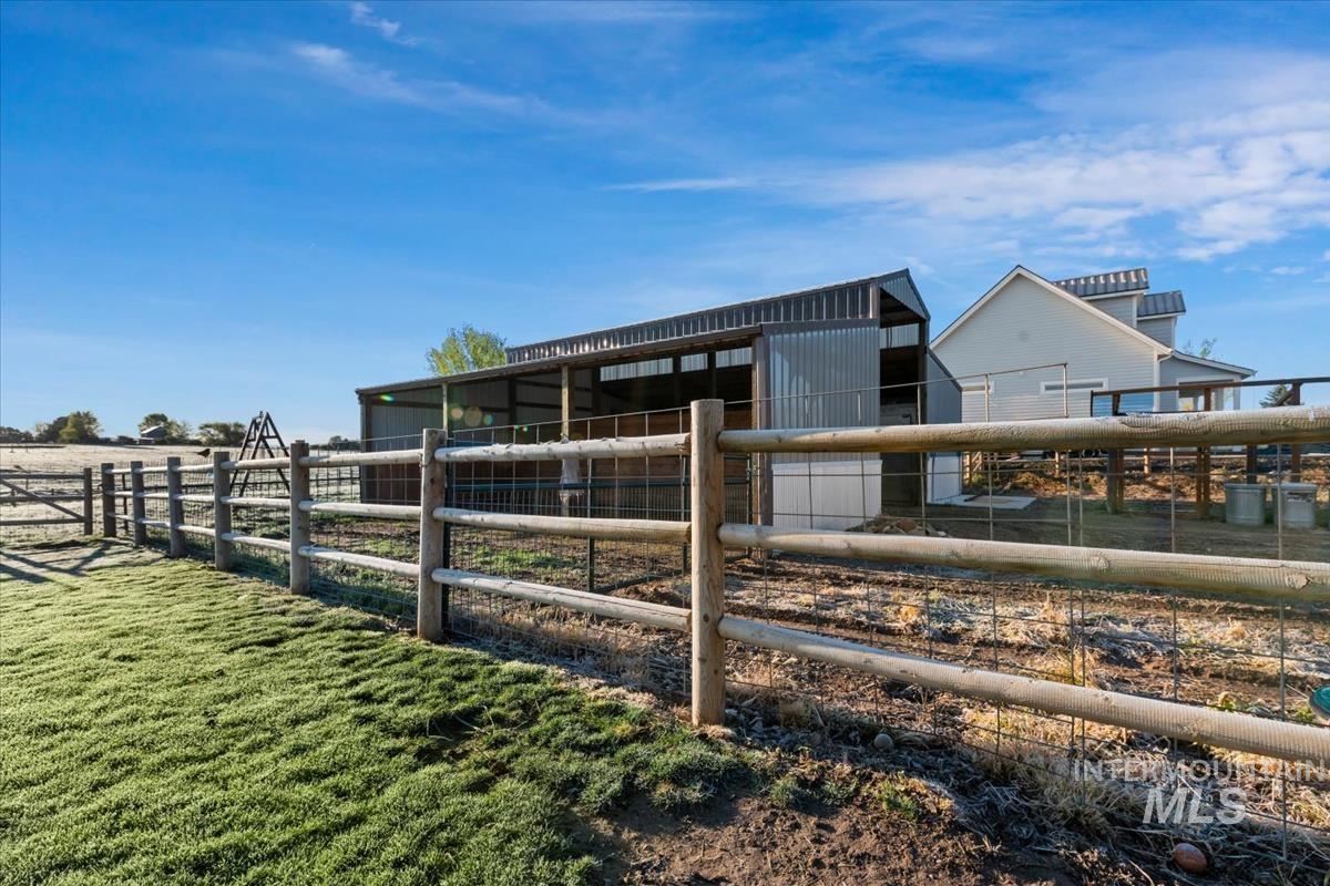 12840 Quail Run Ln., Caldwell, Idaho 83607, 4 Bedrooms, 3 Bathrooms, Residential For Sale, Price $999,900, 98983326