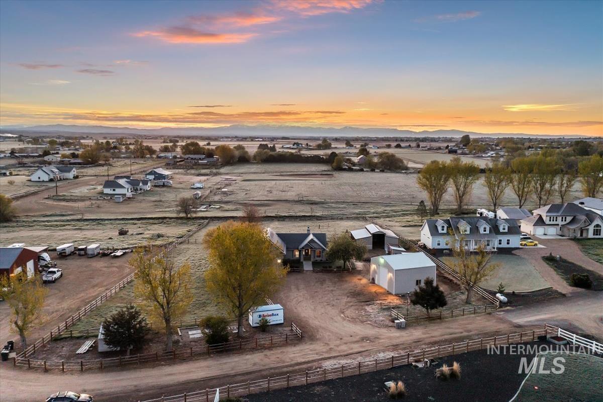 12840 Quail Run Ln., Caldwell, Idaho 83607, 4 Bedrooms, 3 Bathrooms, Residential For Sale, Price $999,900, 98983326