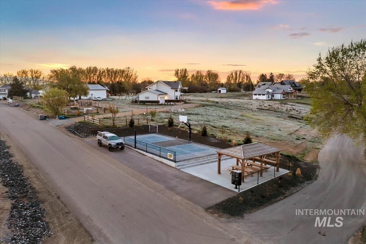 12840 Quail Run Ln., Caldwell, Idaho 83607, 4 Bedrooms, 3 Bathrooms, Residential For Sale, Price $999,900, 98983326