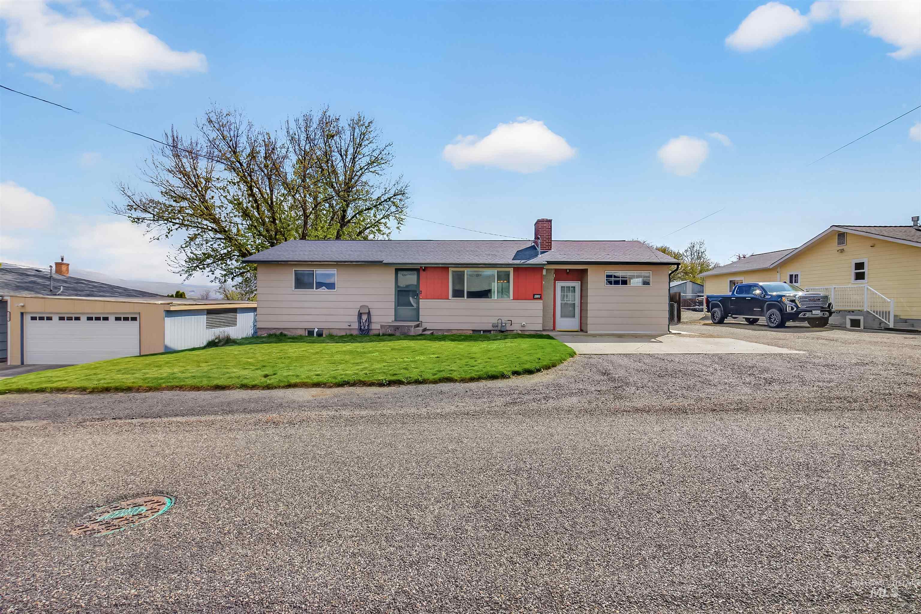 1301 Boston Street, Clarkston, Washington 99403, 4 Bedrooms, 2 Bathrooms, Residential For Sale, Price $400,000,MLS 98983327