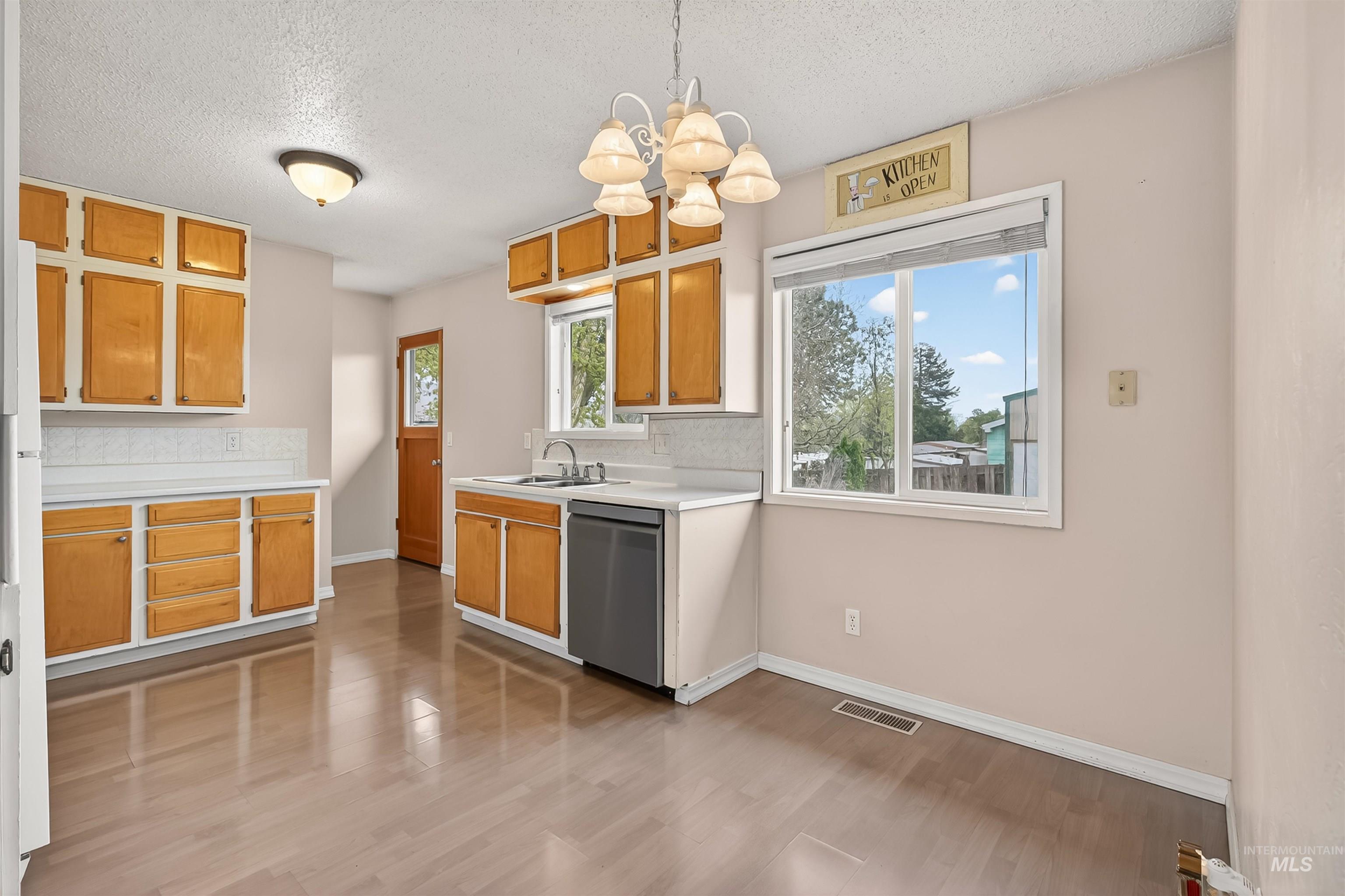 1301 Boston Street, Clarkston, Washington 99403, 4 Bedrooms, 2 Bathrooms, Residential For Sale, Price $400,000,MLS 98983327
