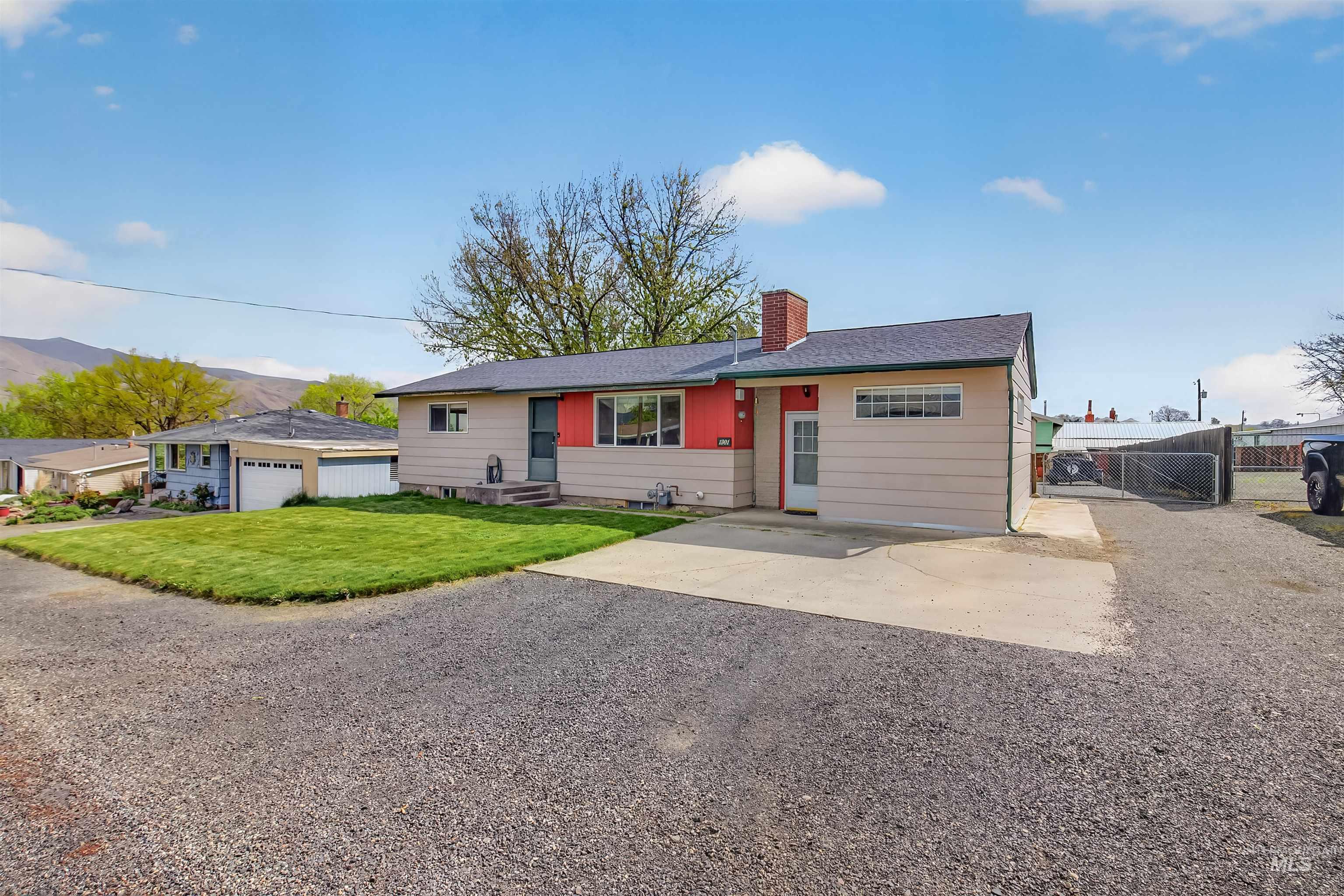 1301 Boston Street, Clarkston, Washington 99403, 4 Bedrooms, 2 Bathrooms, Residential For Sale, Price $400,000,MLS 98983327