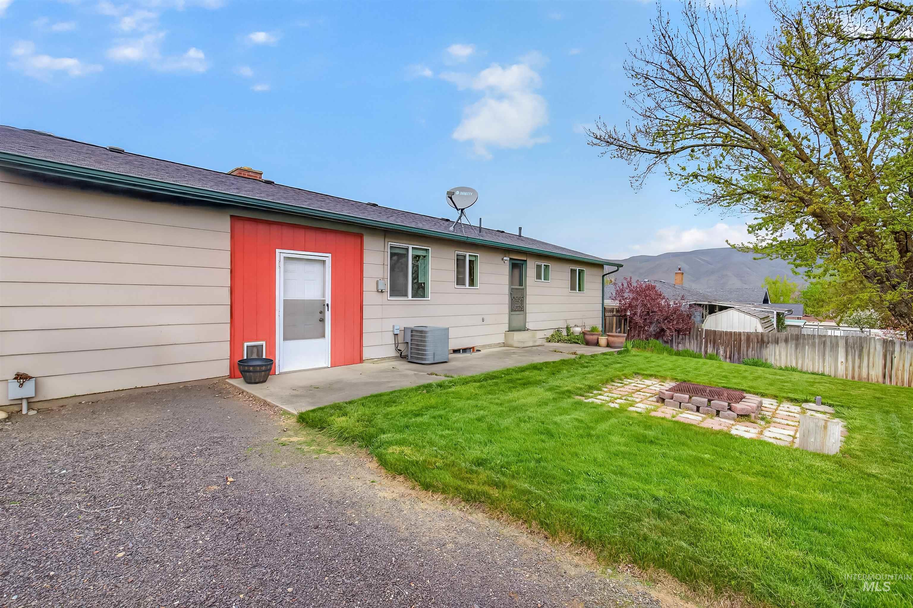 1301 Boston Street, Clarkston, Washington 99403, 4 Bedrooms, 2 Bathrooms, Residential For Sale, Price $400,000,MLS 98983327
