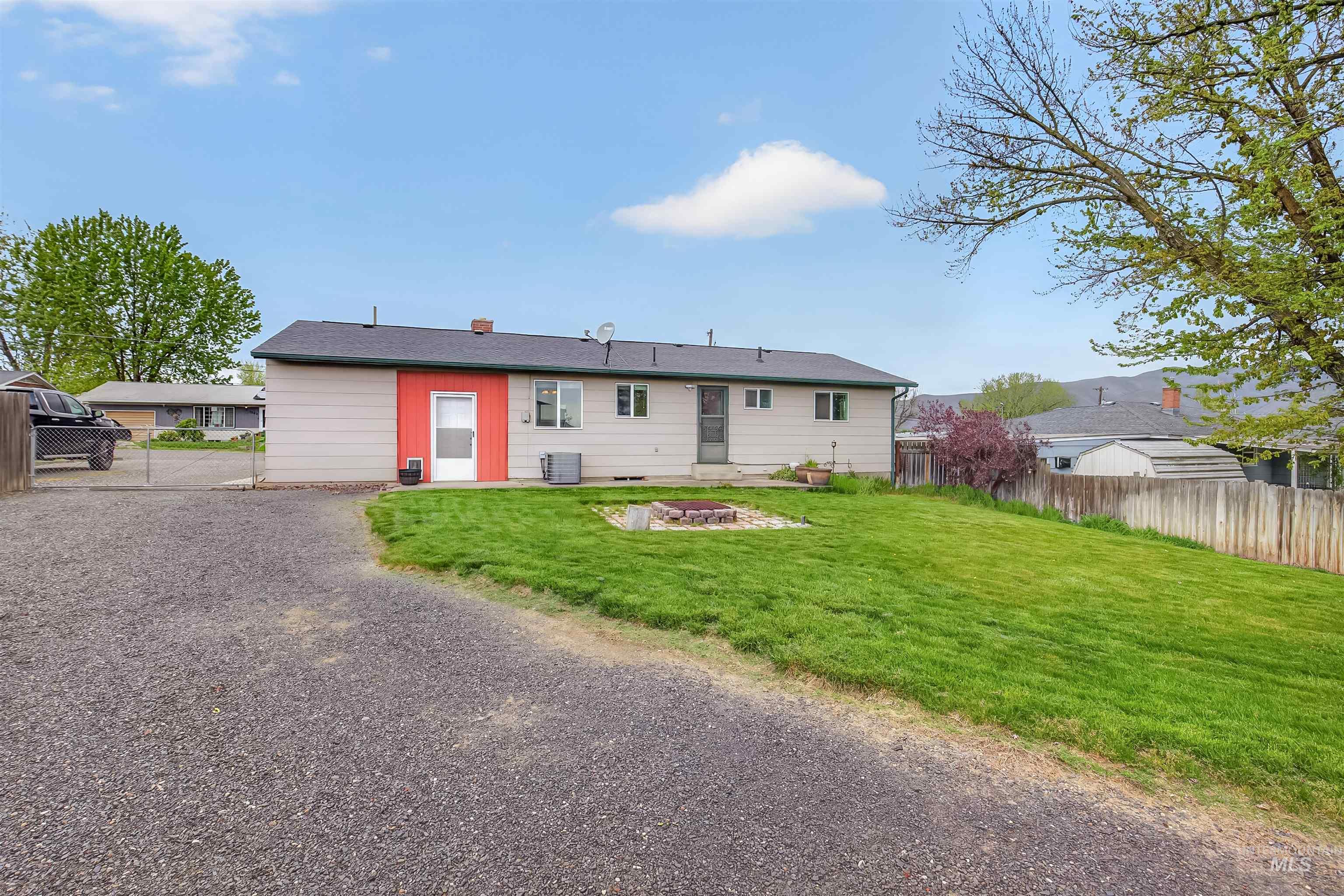 1301 Boston Street, Clarkston, Washington 99403, 4 Bedrooms, 2 Bathrooms, Residential For Sale, Price $400,000,MLS 98983327